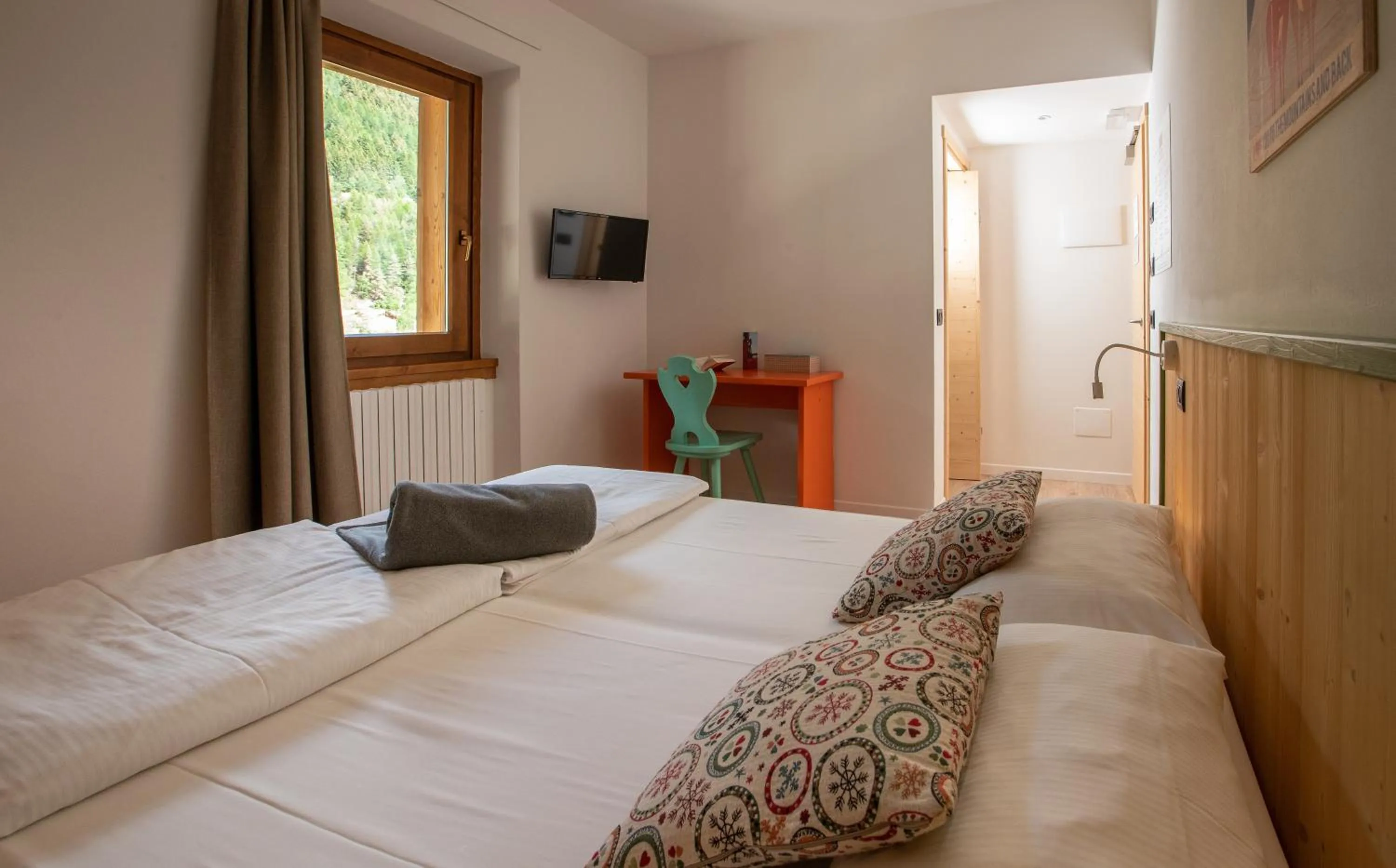 TV and multimedia, Bed in Ostello Alpino