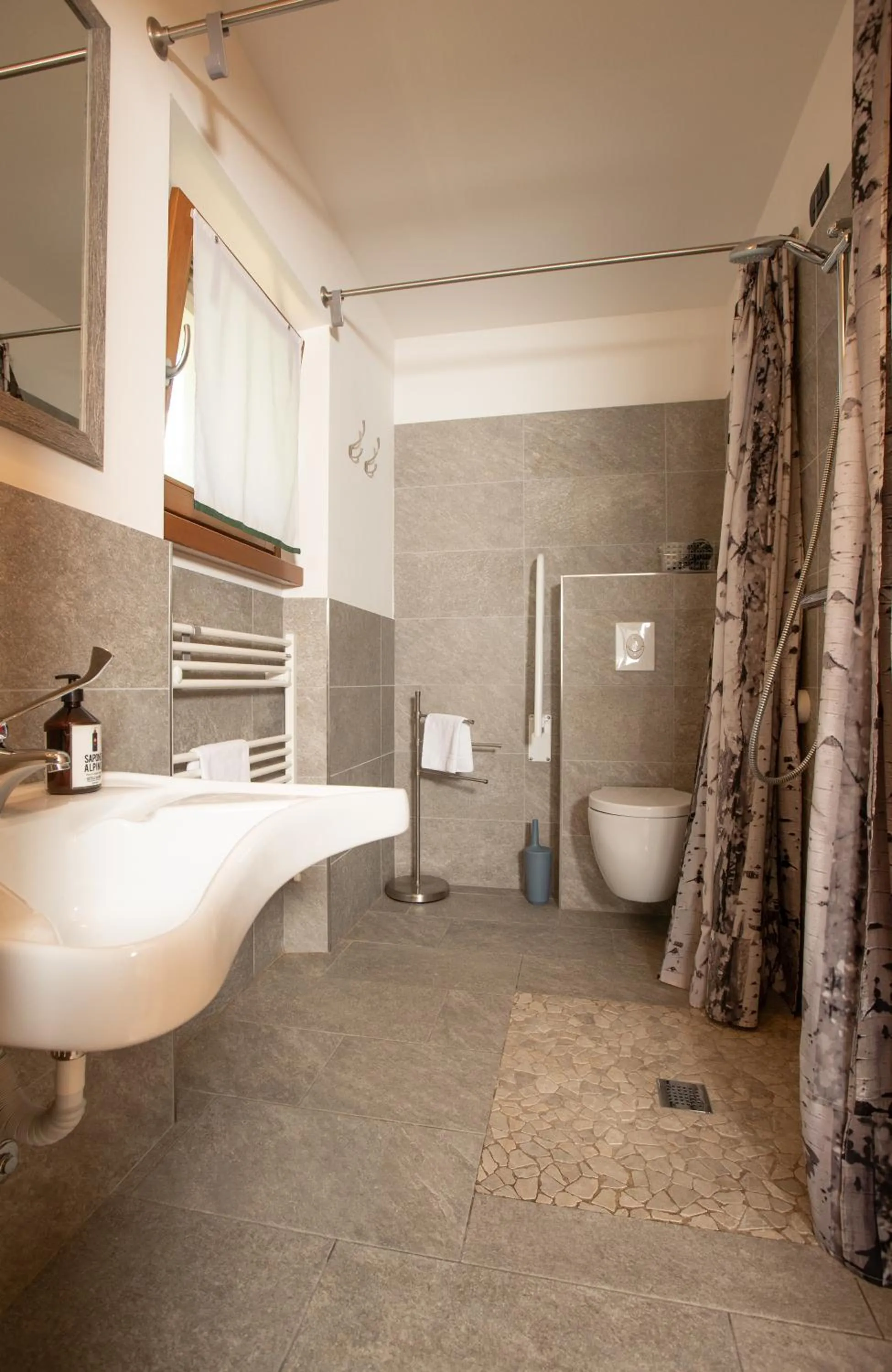 Shower in Ostello Alpino