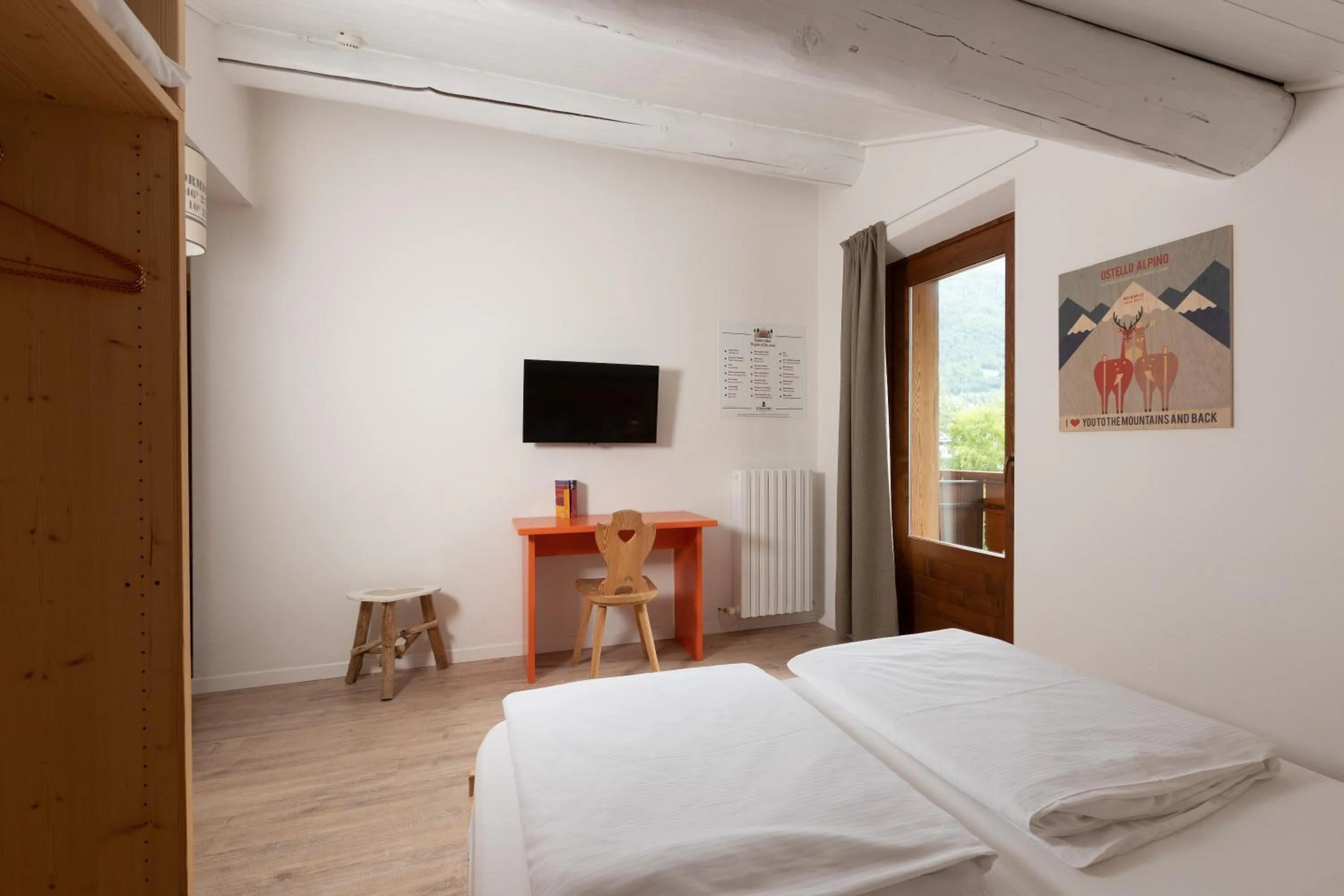 TV and multimedia, Bed in Ostello Alpino