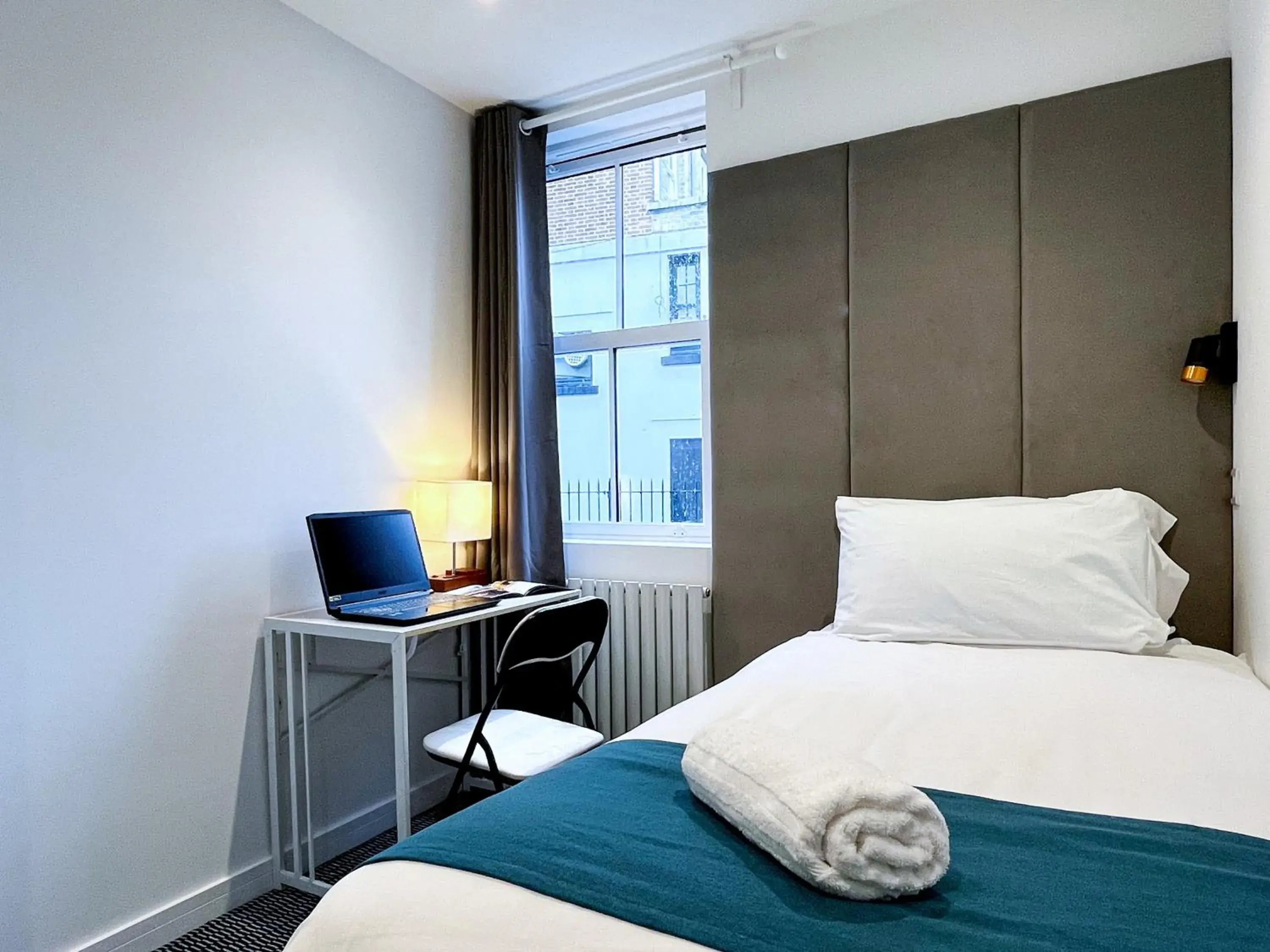 Single Room with Bathroom in Park Inn Palace Single Room with Bathroom in Park Inn Palace