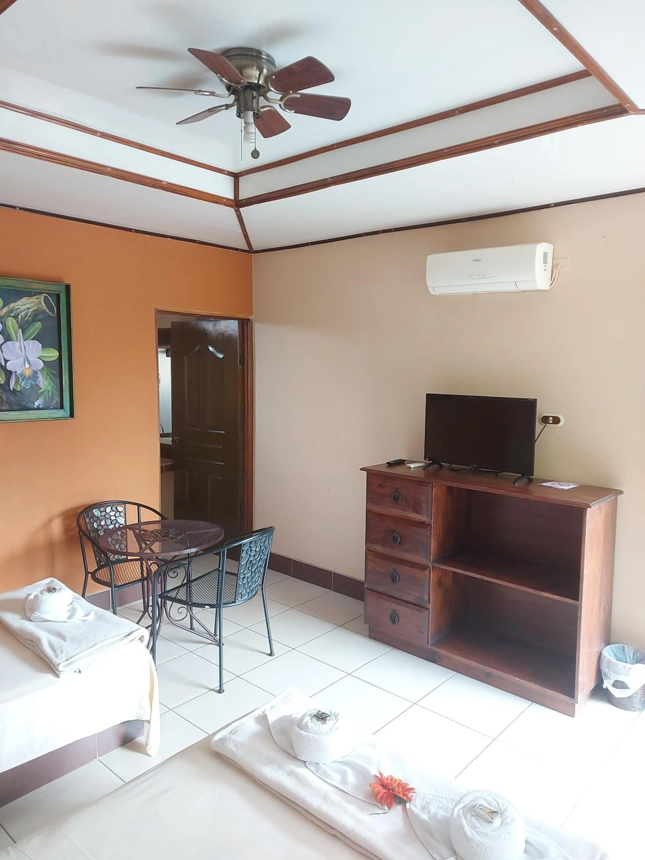 TV and multimedia, Bed in Hotel Torre Fuerte