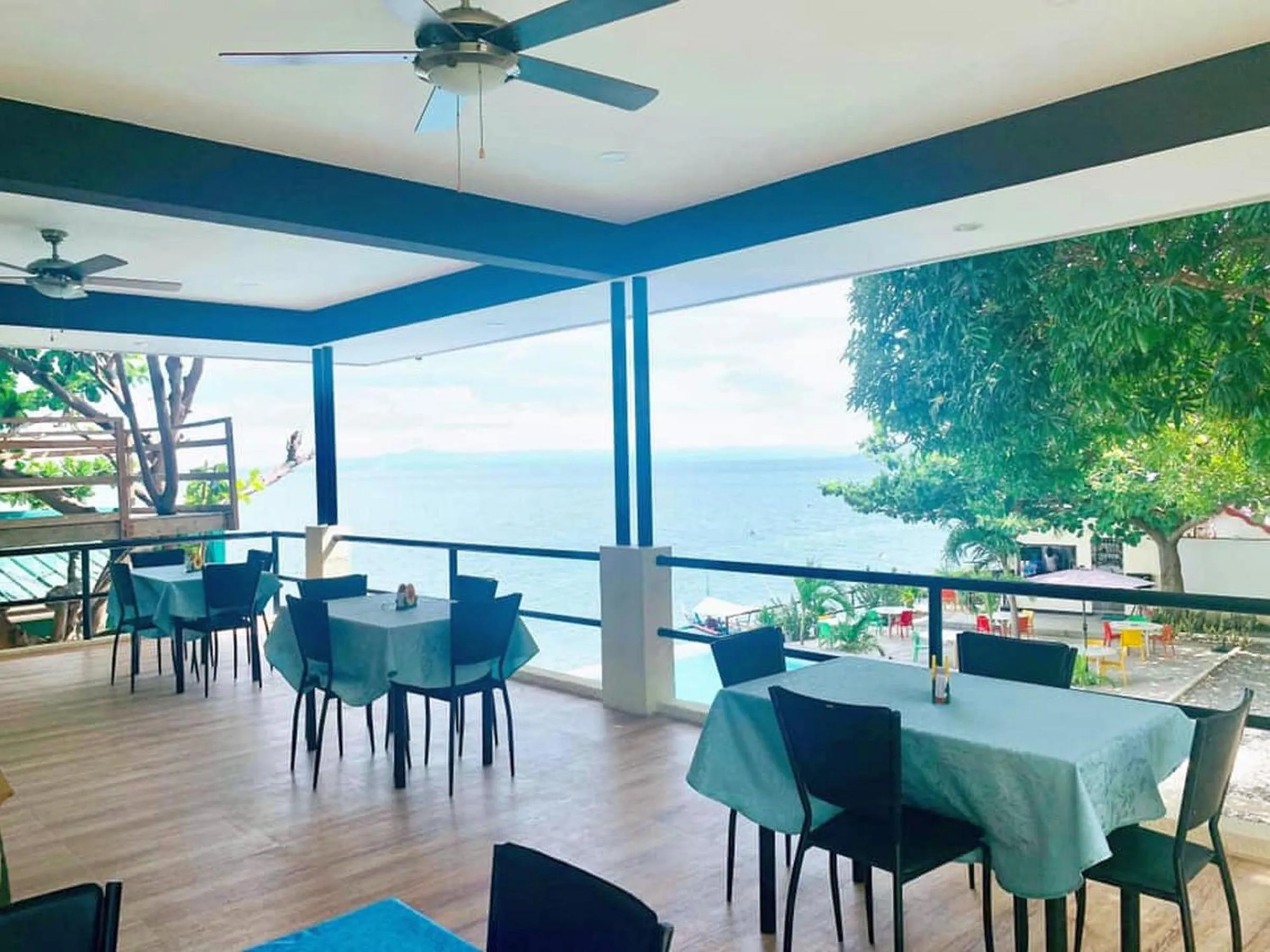 Restaurant/places to eat in Bentrina Diving Resort