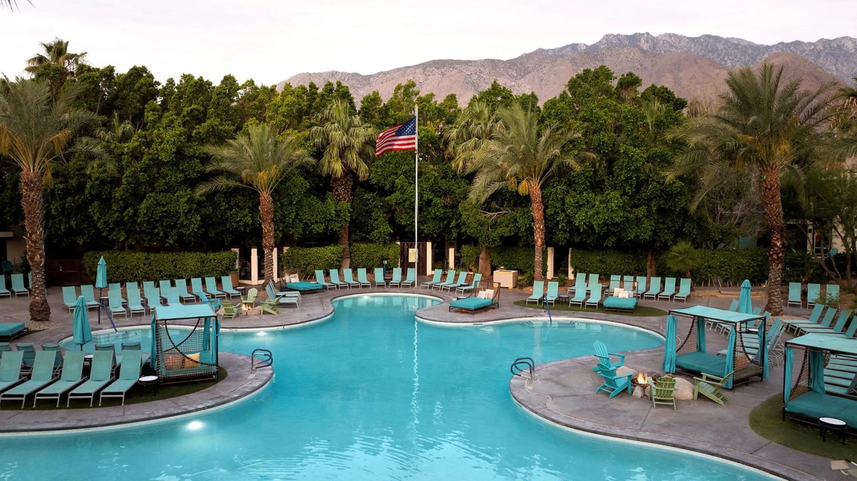 Swimming pool in Riviera Resort Palm Springs