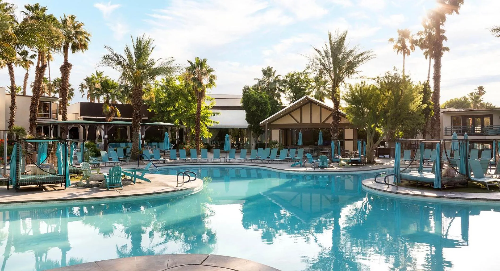 Swimming pool in Riviera Resort Palm Springs