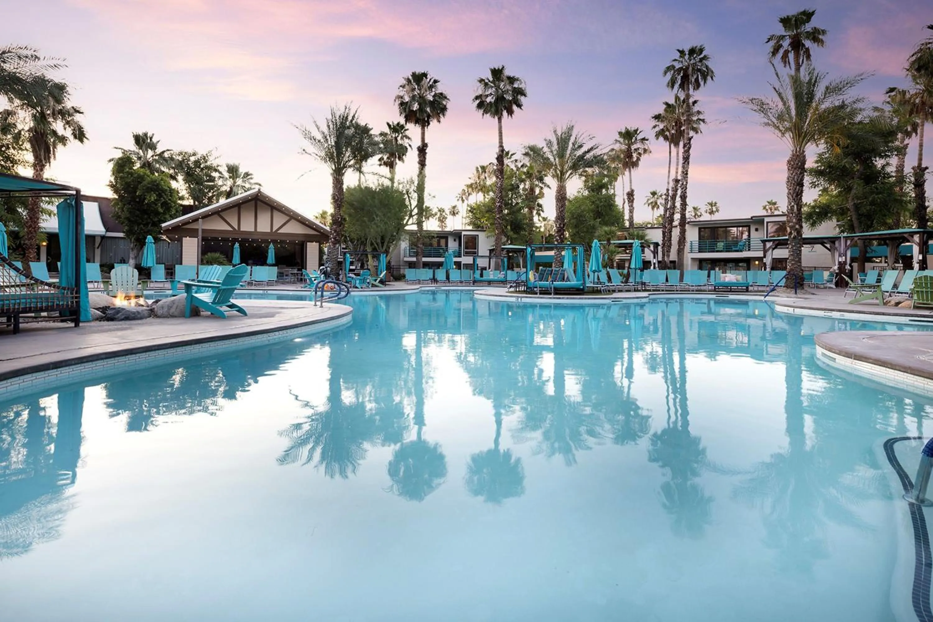 Swimming pool in Riviera Resort Palm Springs