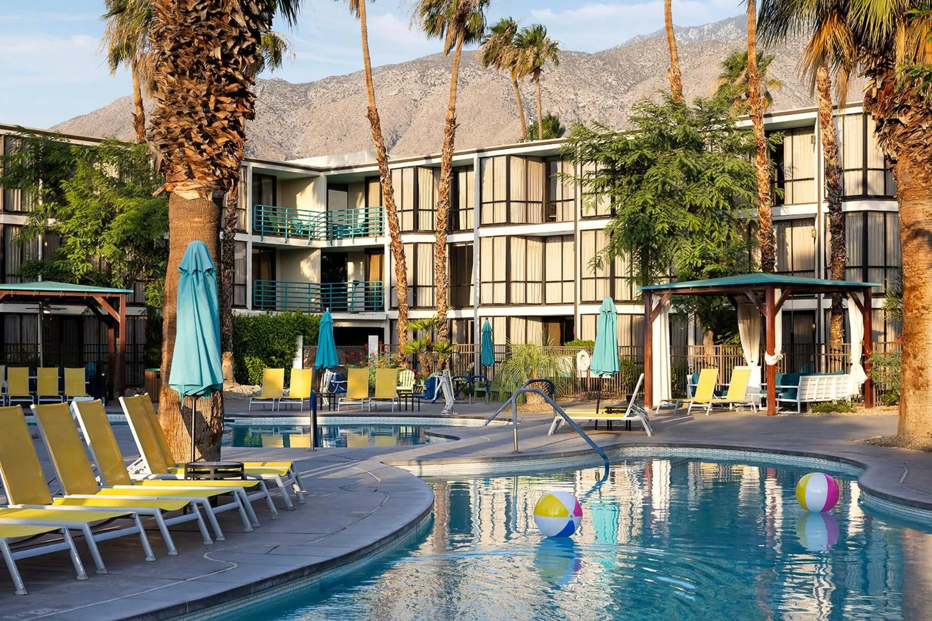 Swimming pool in Riviera Resort Palm Springs