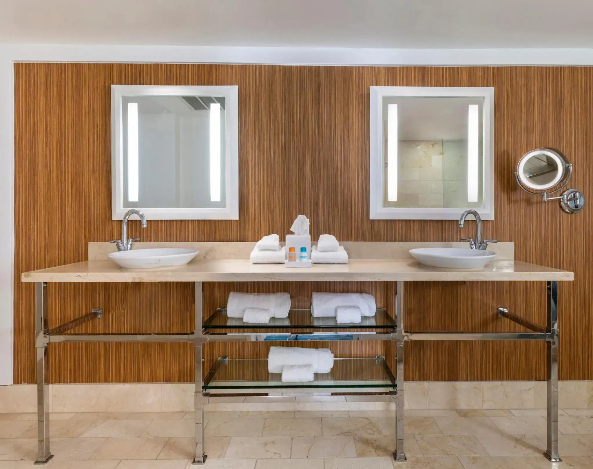 Premium King Room in Riviera Resort Palm Springs Premium King Room in Riviera Resort Palm Springs