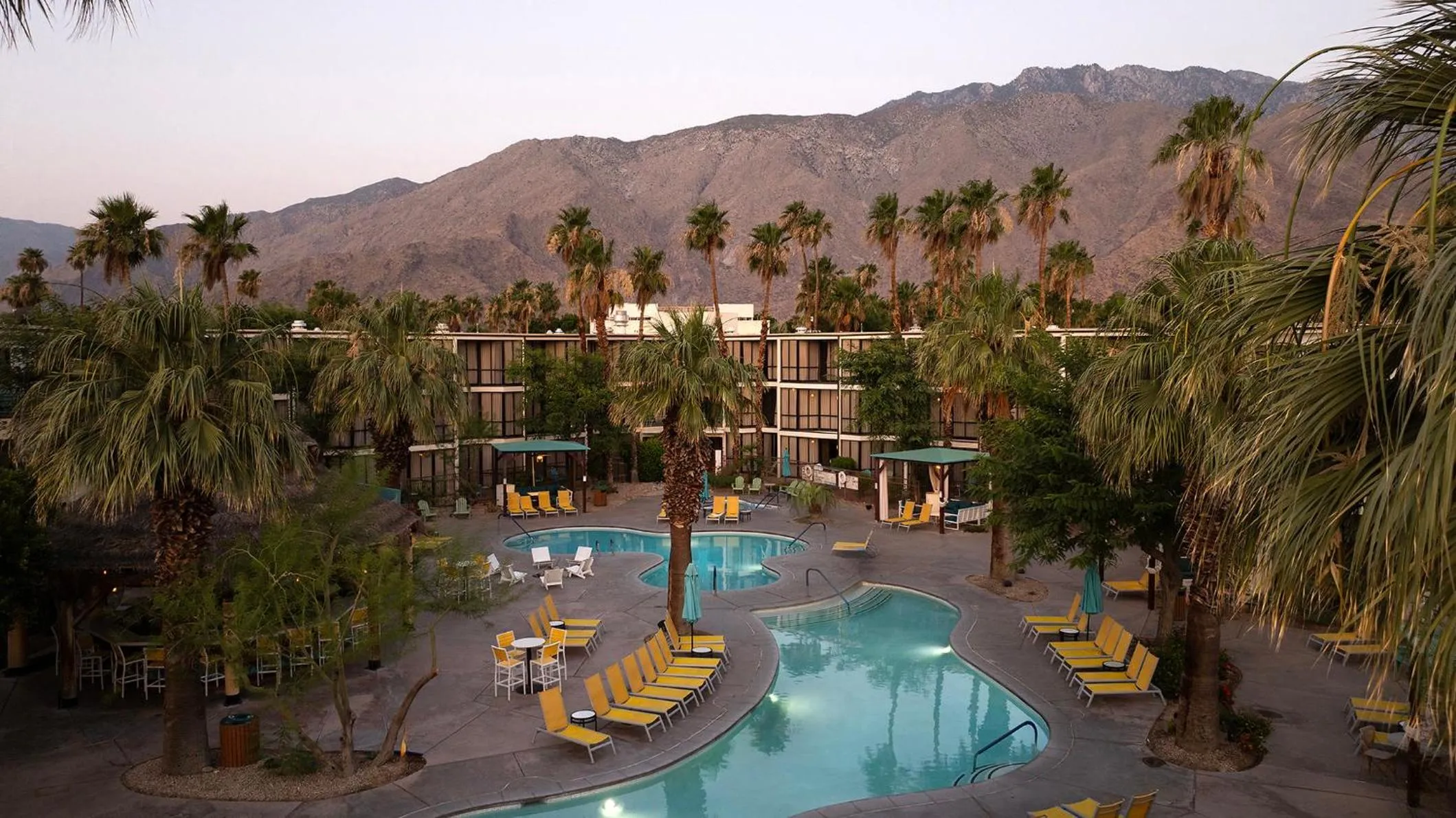 Swimming pool in Riviera Resort Palm Springs