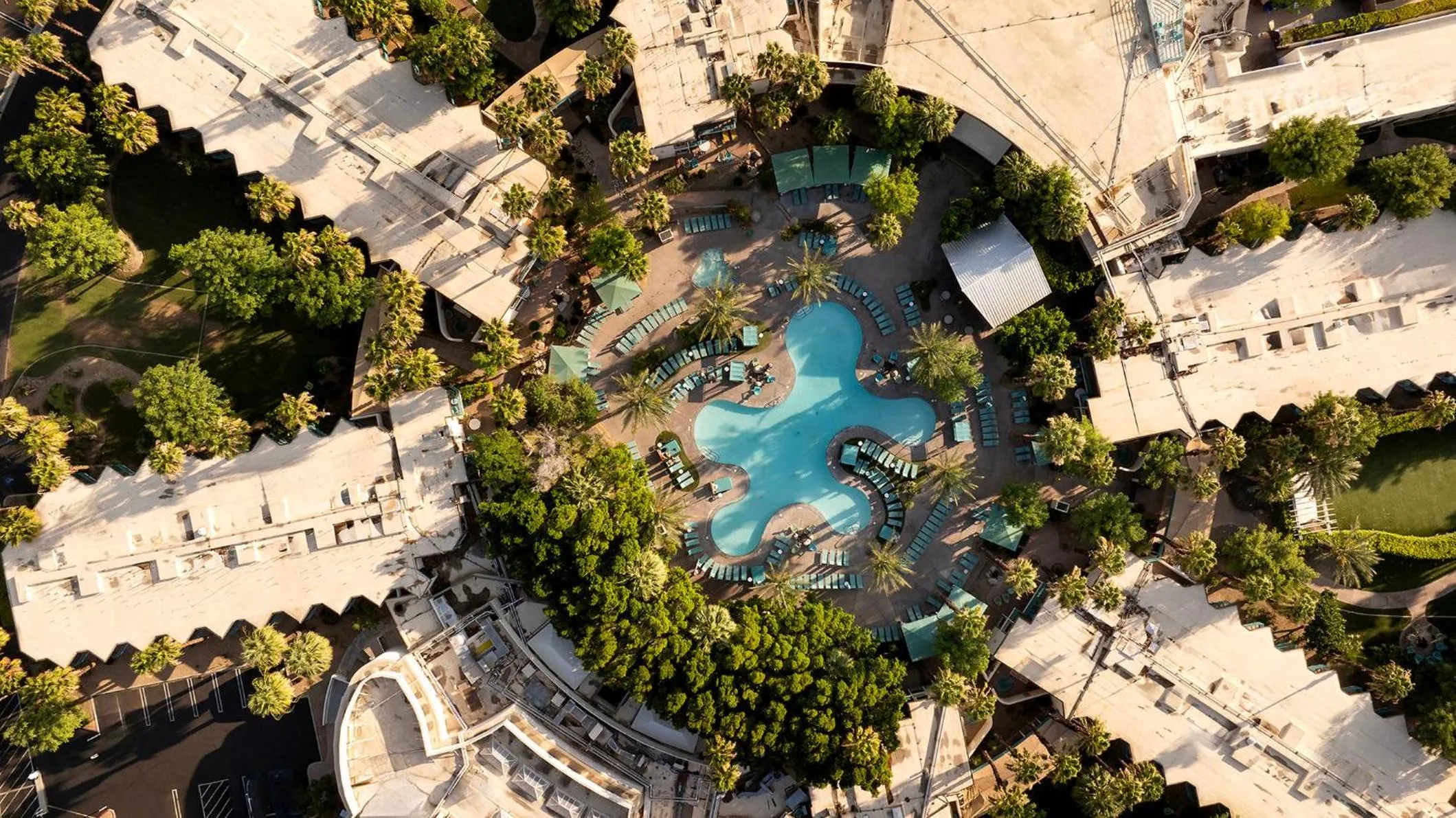 Swimming pool in Riviera Resort Palm Springs