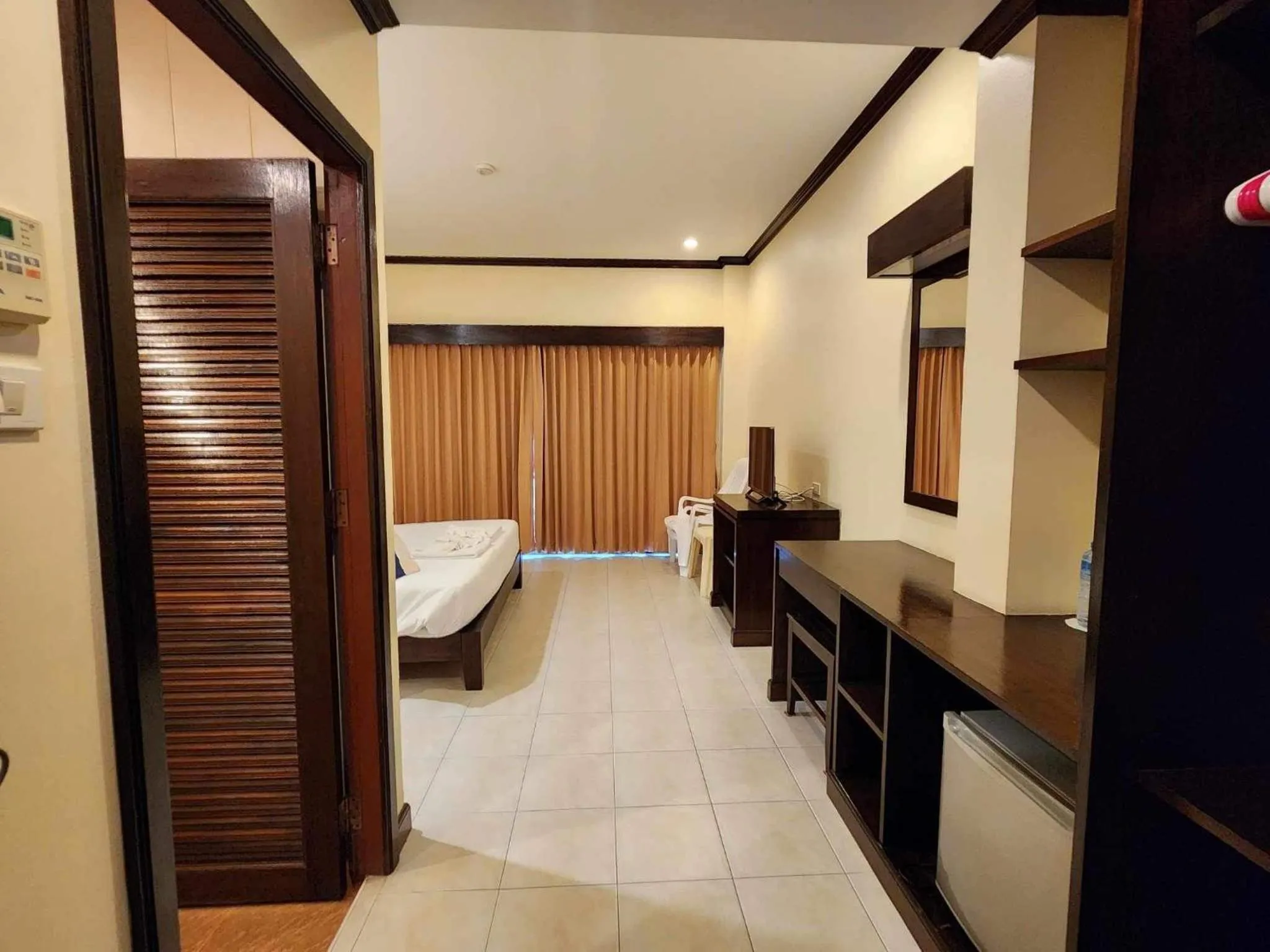 Photo of the whole room, Bed in Baan Kingkeaw Thamdee Patong