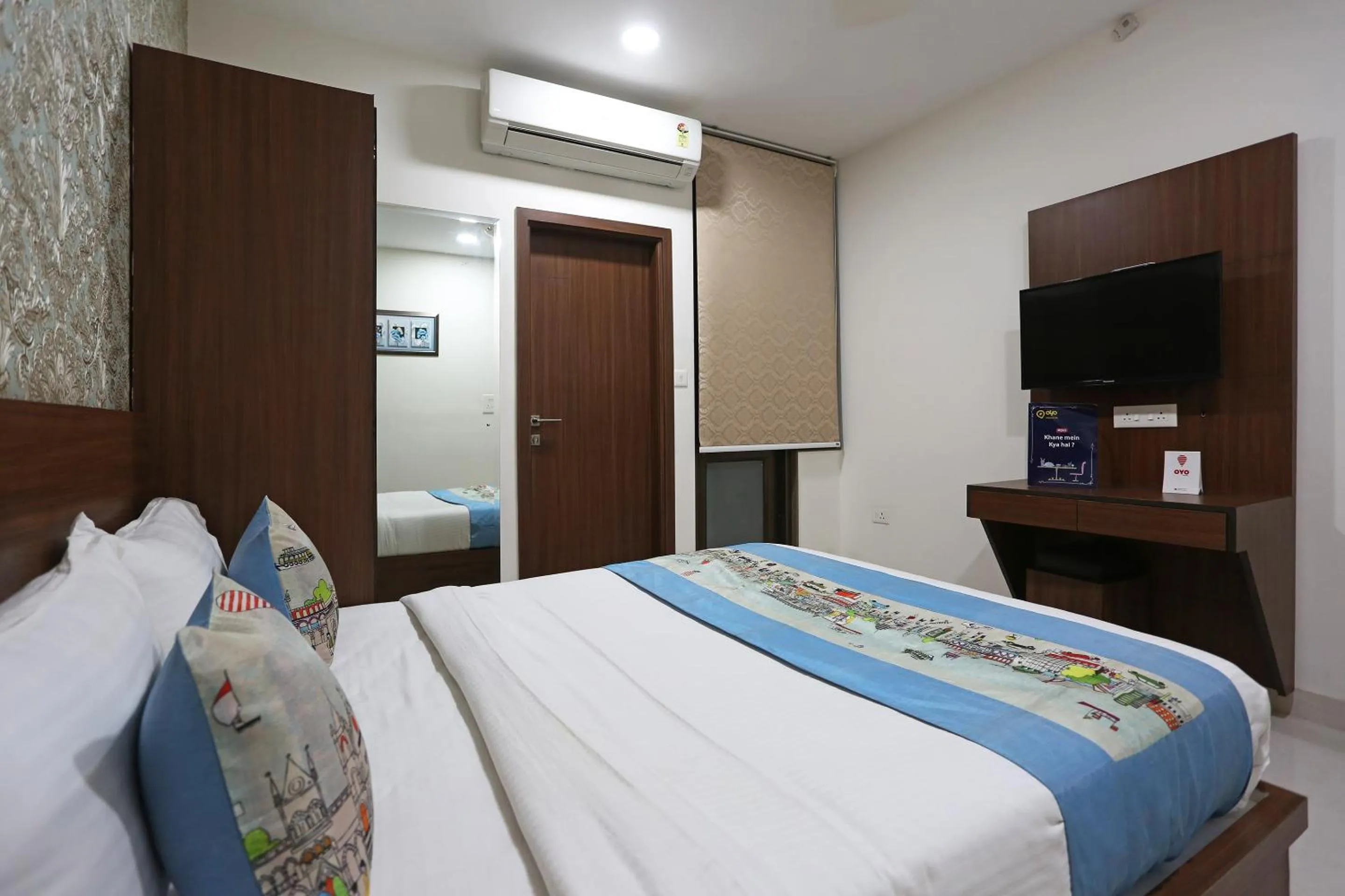 Bedroom, Bed in Super Capital O Swastika