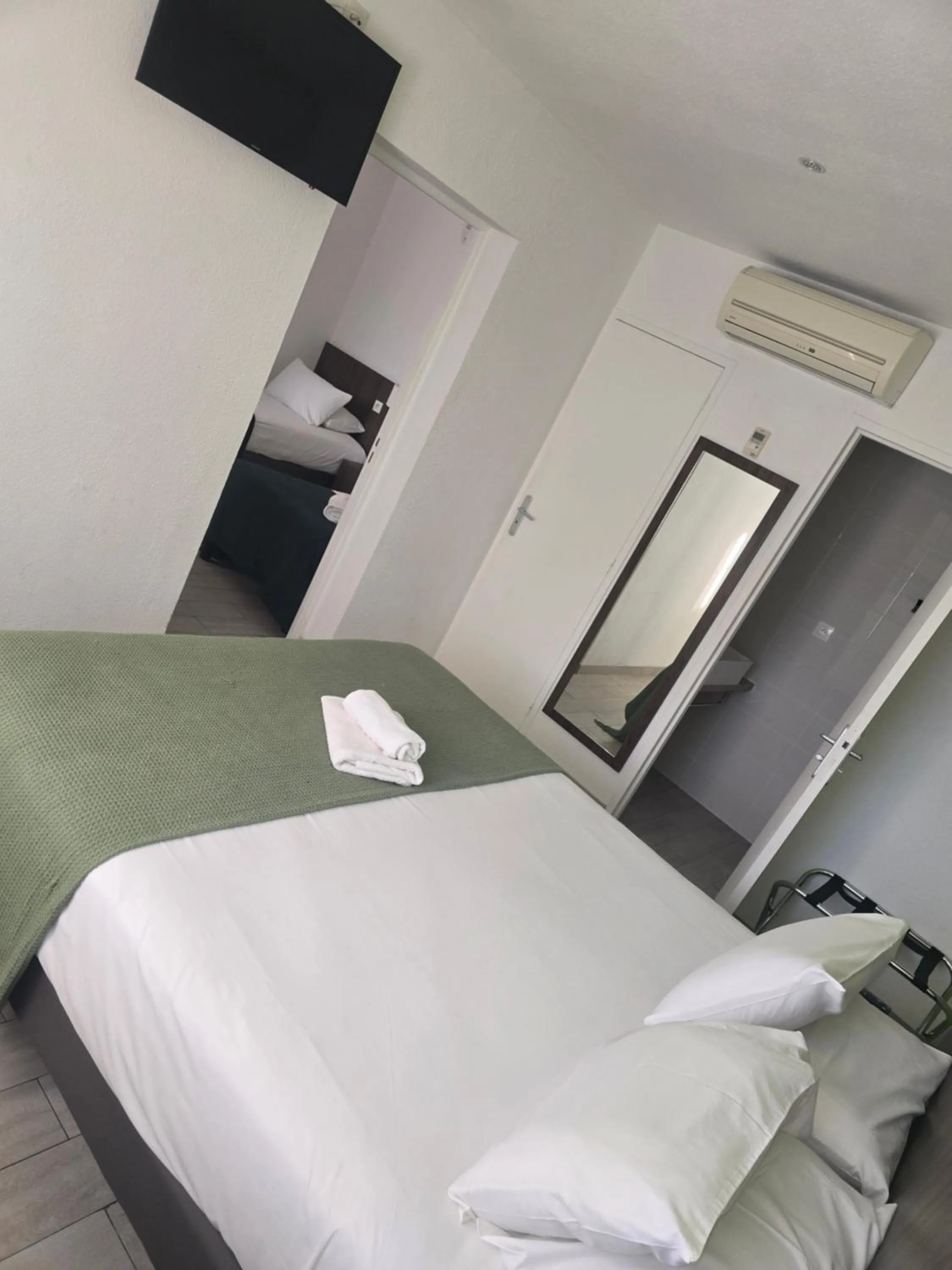 Bedroom, Bed in Brit Hotel Confort Manosque Cadarache