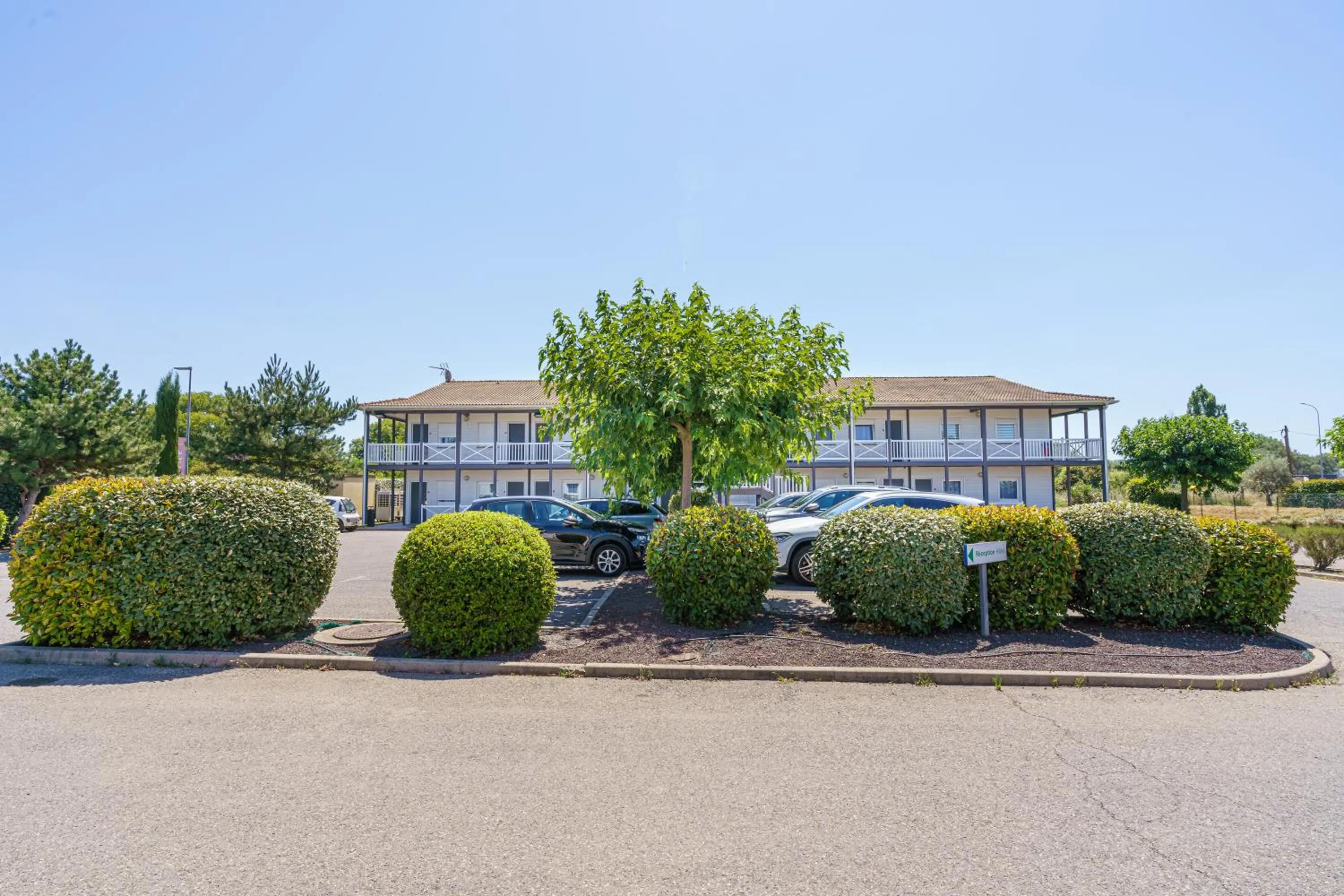 Parking in Brit Hotel Confort Manosque Cadarache