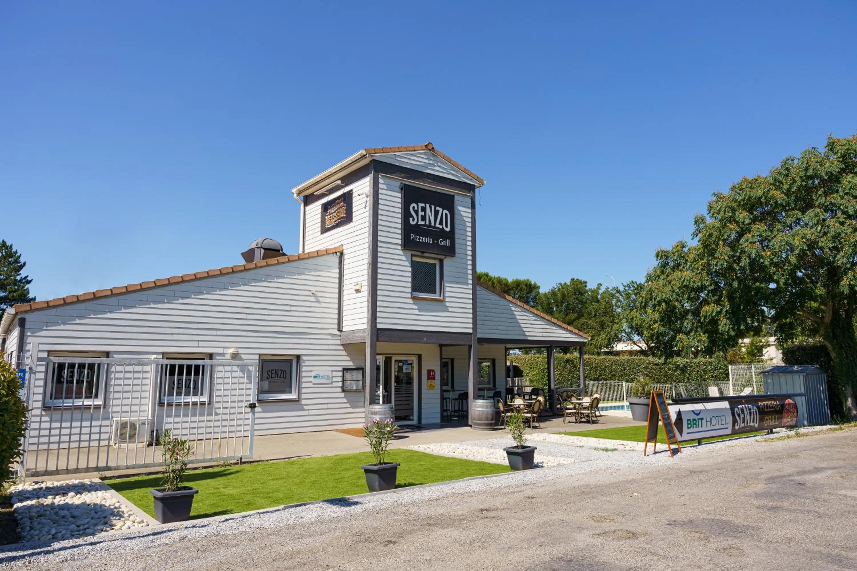 Property building in Brit Hotel Confort Manosque Cadarache