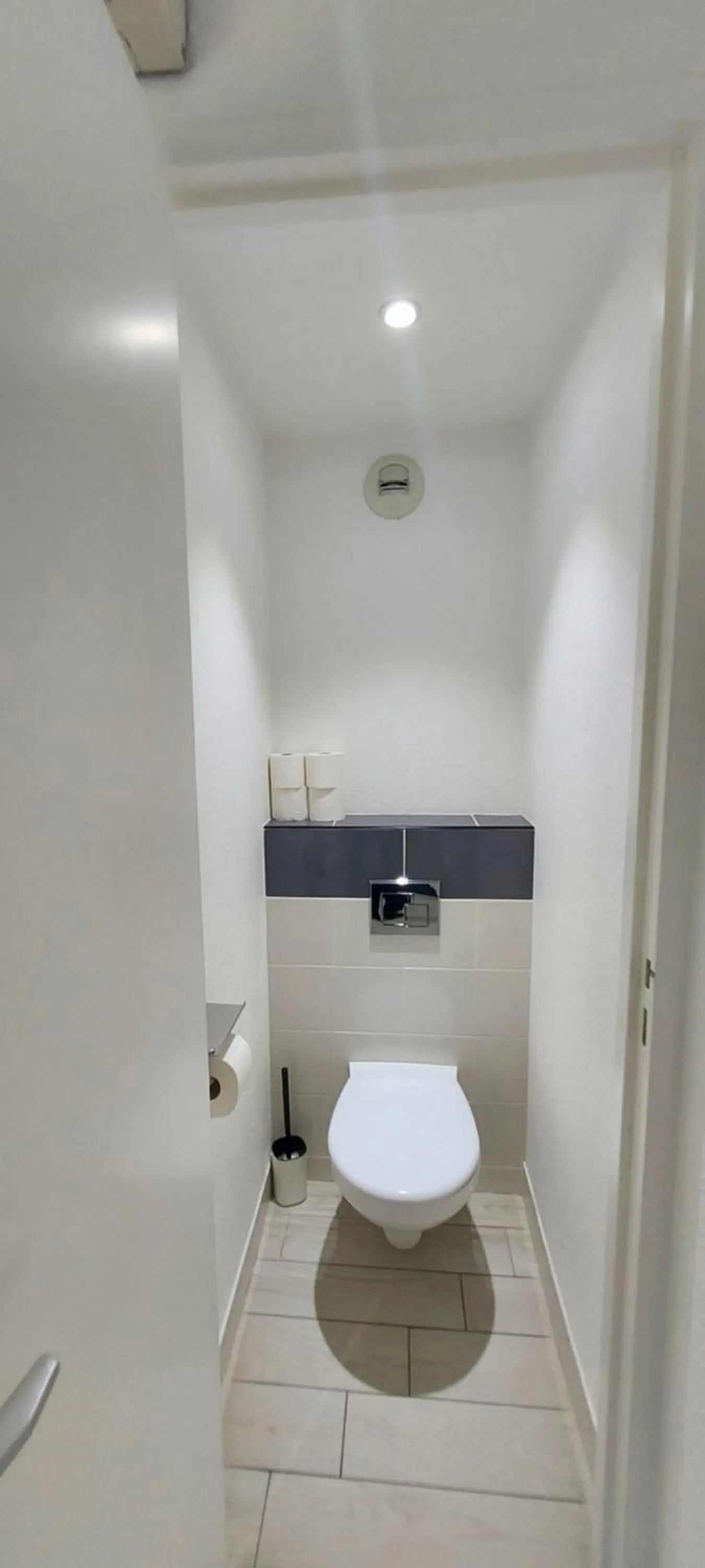 Toilet in Brit Hotel Confort Manosque Cadarache