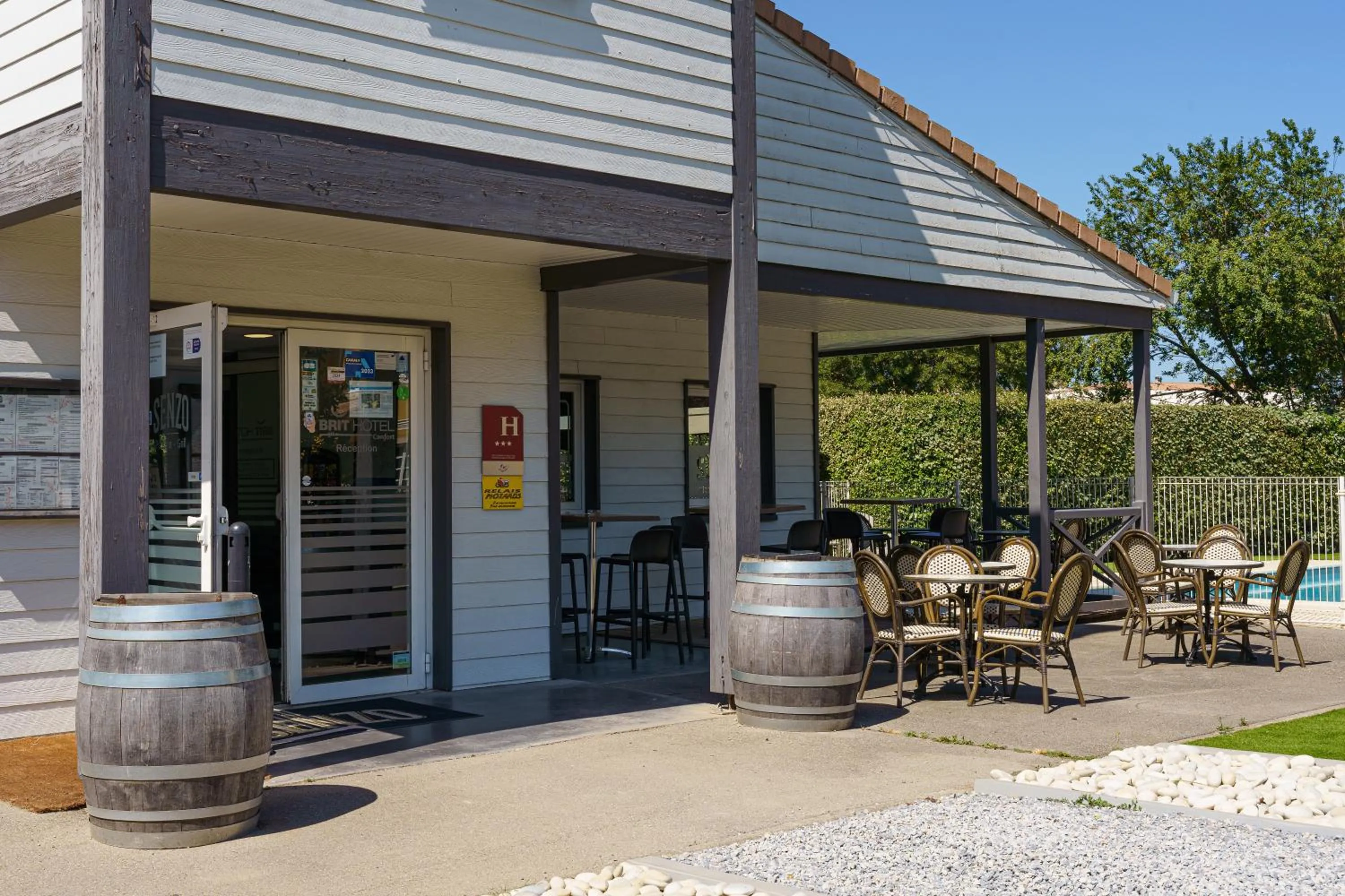 Property building in Brit Hotel Confort Manosque Cadarache