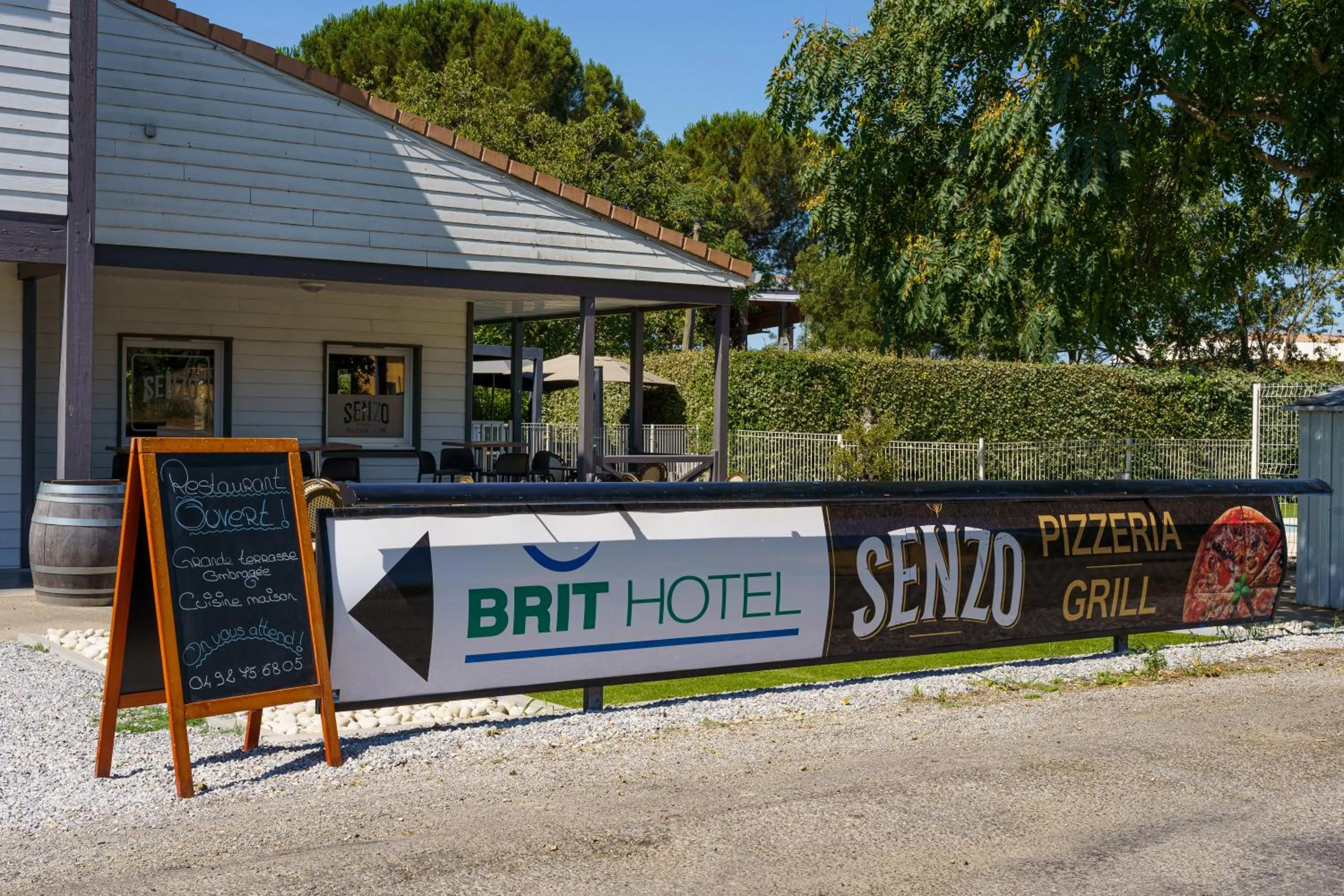 Property building in Brit Hotel Confort Manosque Cadarache