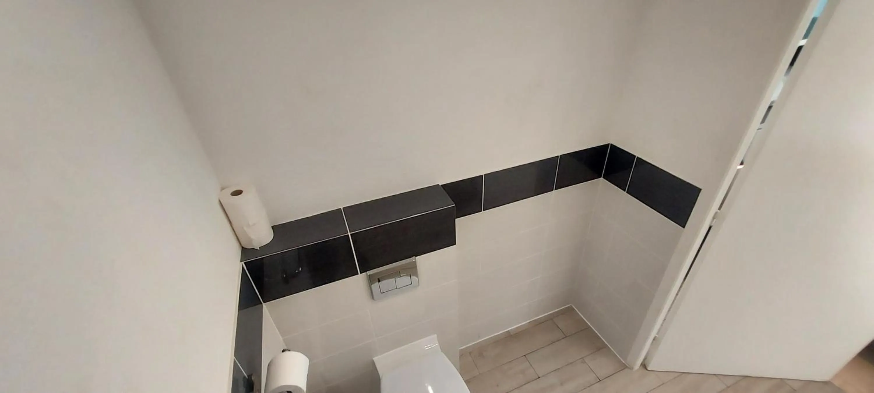 Toilet in Brit Hotel Confort Manosque Cadarache