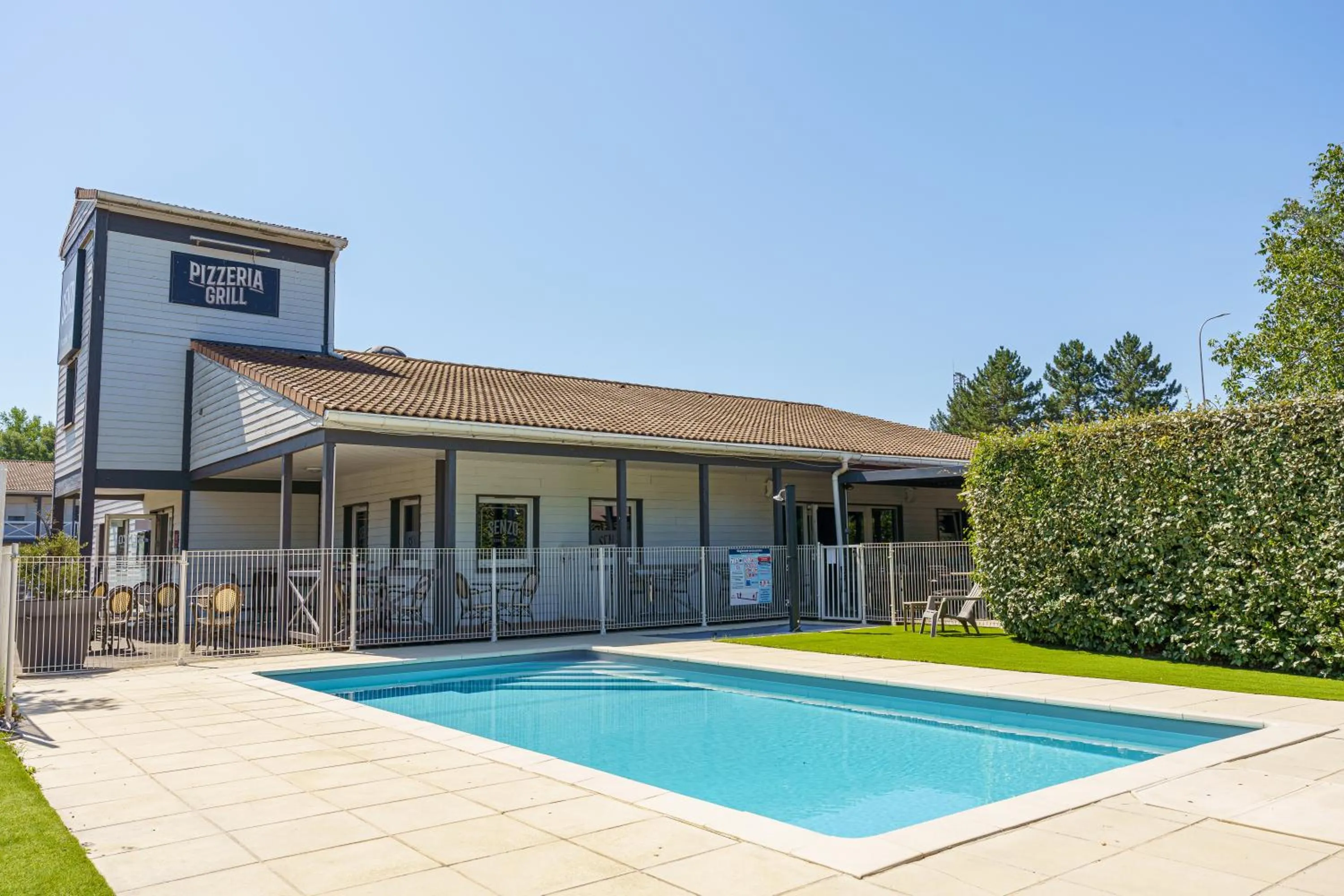 Patio in Brit Hotel Confort Manosque Cadarache