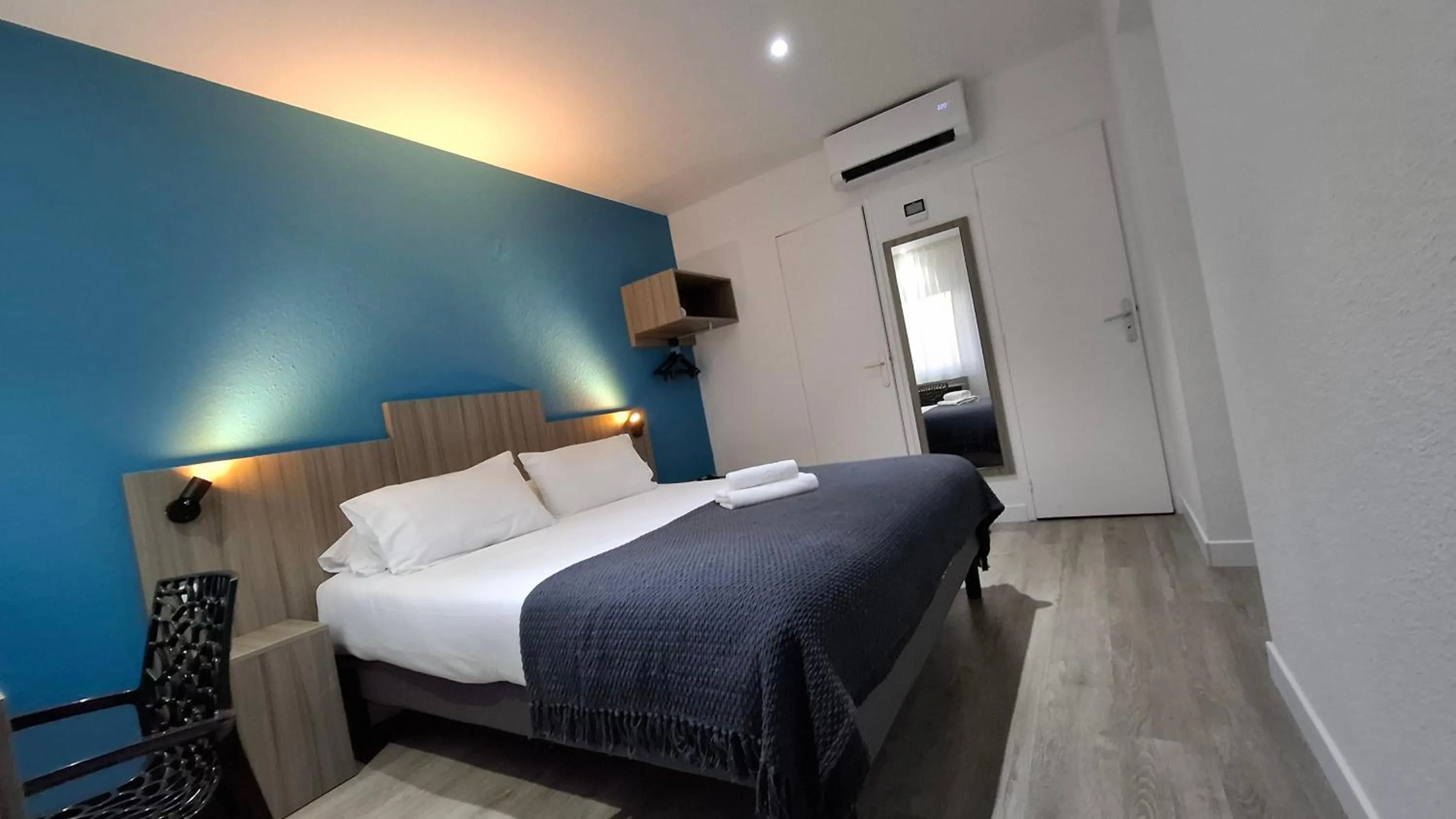 Photo of the whole room, Bed in Brit Hotel Confort Manosque Cadarache