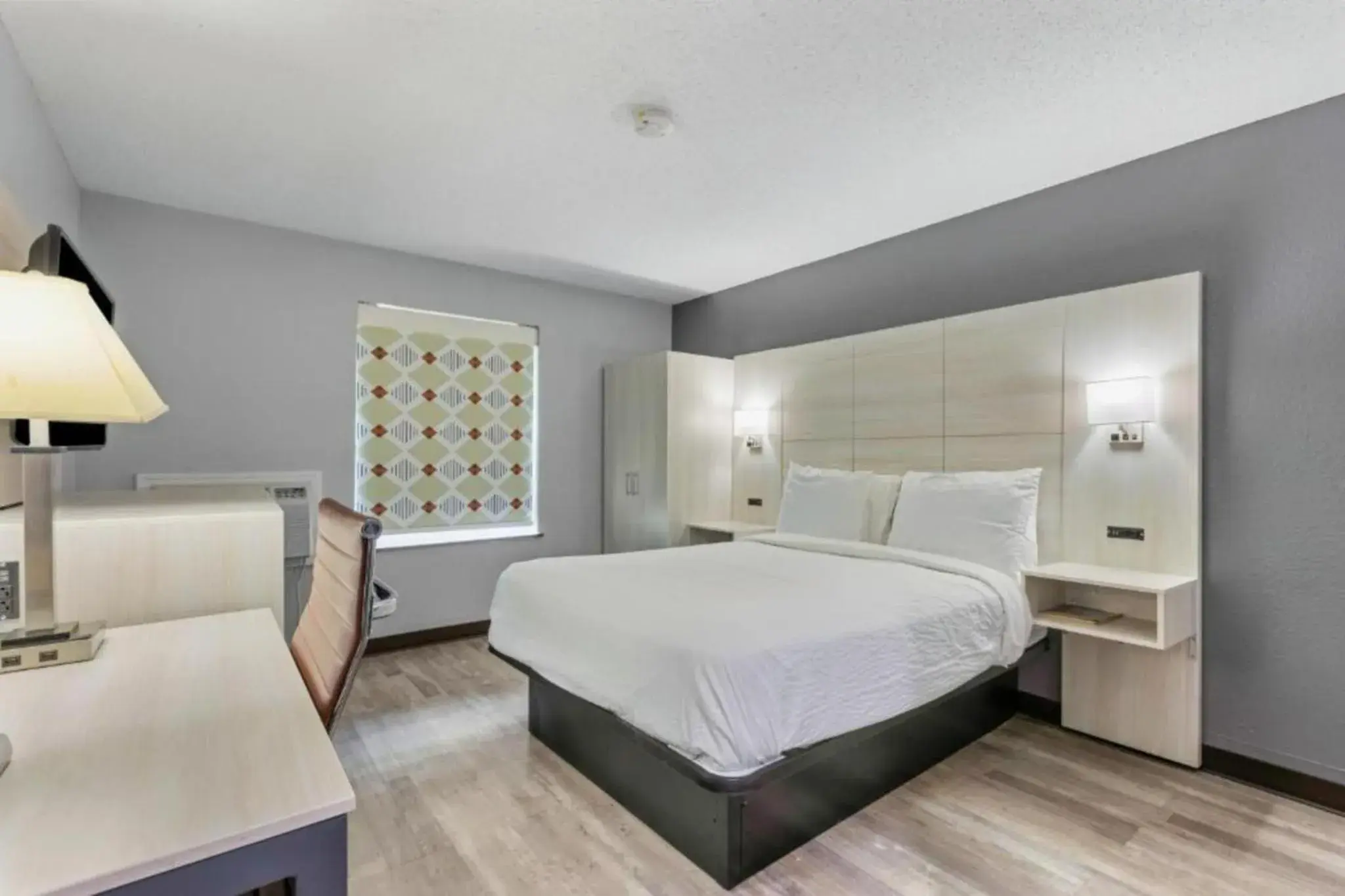 1 Queen Bed, Mobility Accessible Room, Bathtub w/ Grab Bars, Non-Smoking in Days Inn by Wyndham Savannah Gateway I-95 1 Queen Bed, Mobility Accessible Room, Bathtub w/ Grab Bars, Non-Smoking in Days Inn by Wyndham Savannah Gateway I-95
