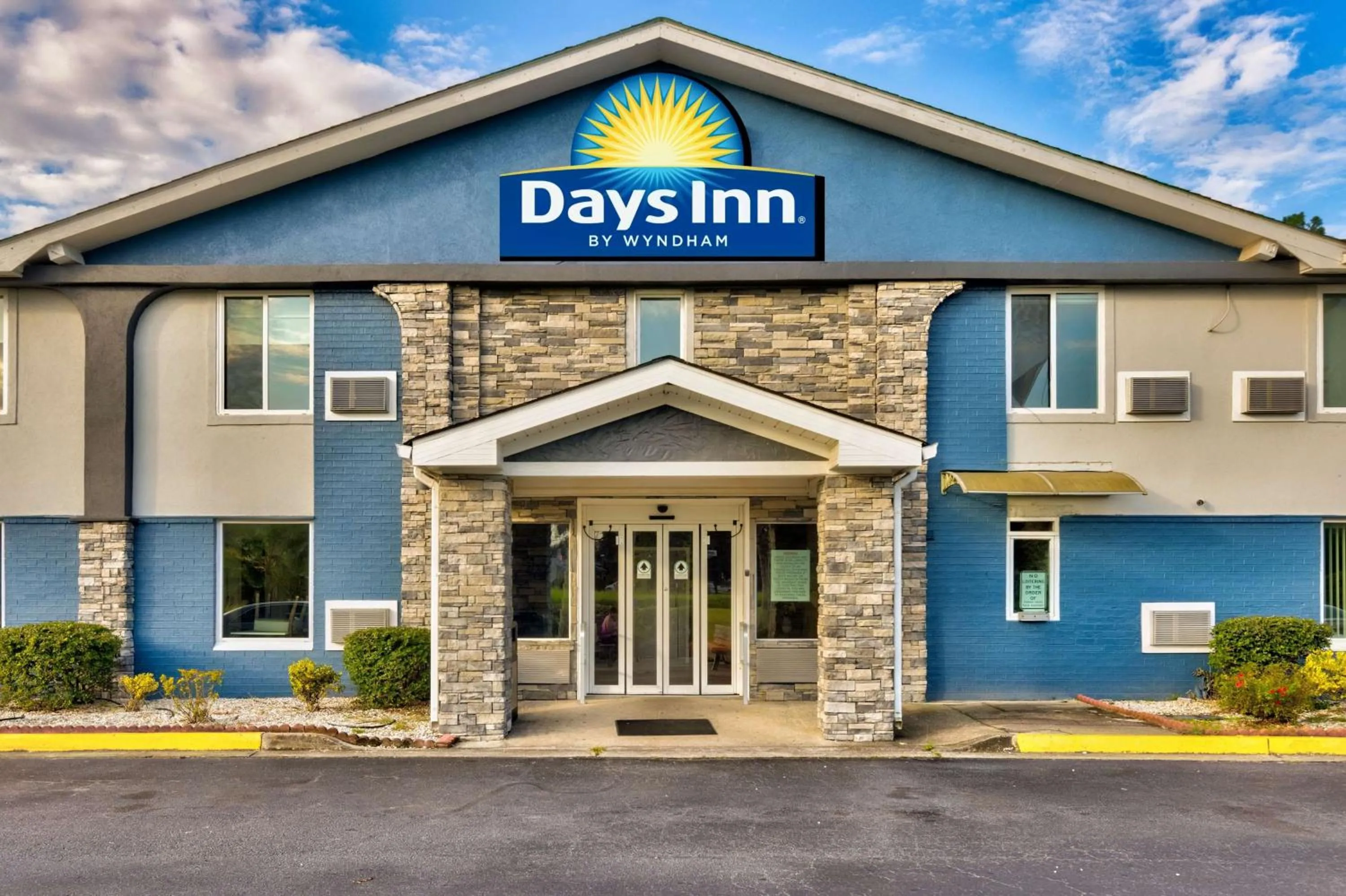 Property building in Days Inn by Wyndham Savannah Gateway I-95