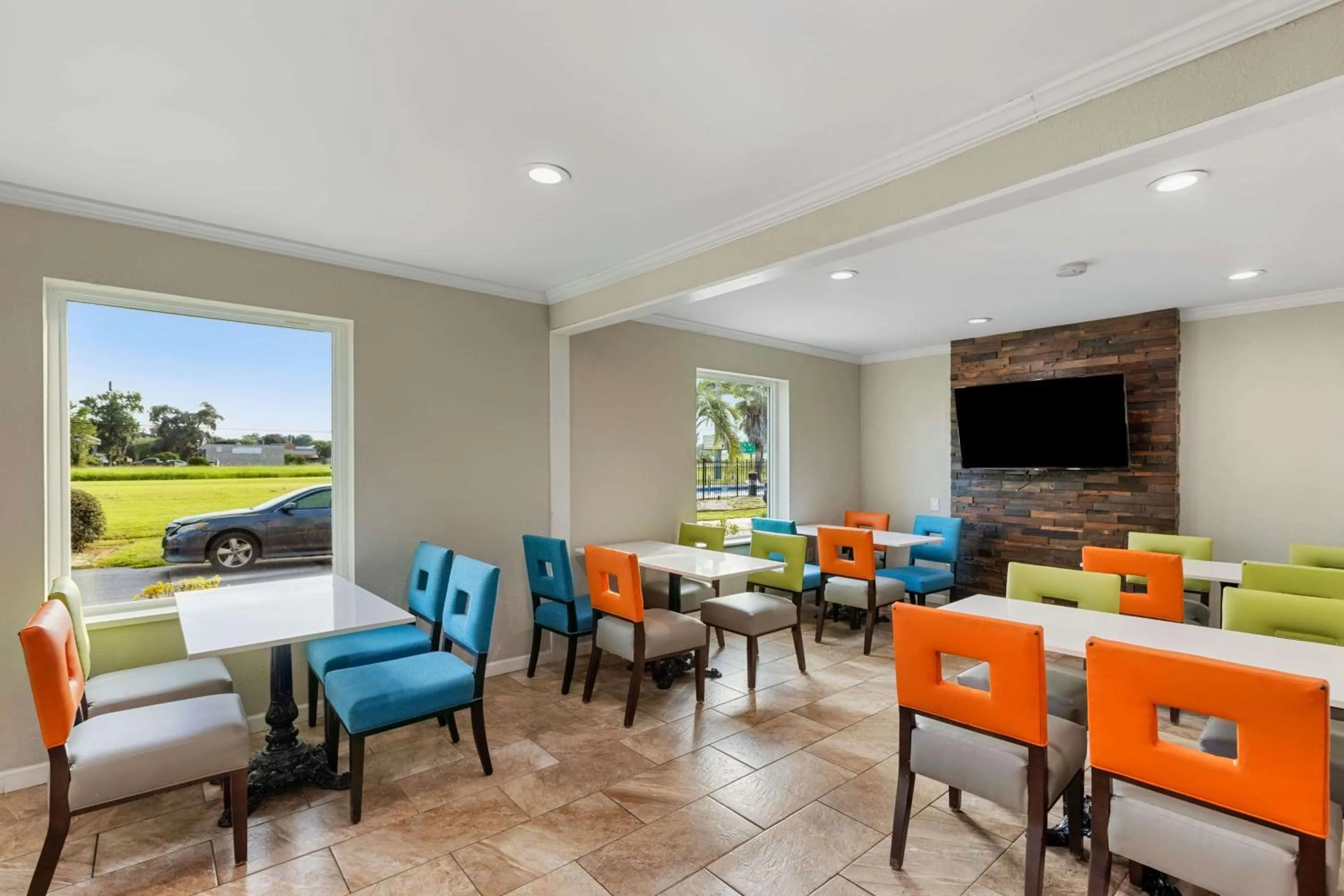 Restaurant/places to eat in Days Inn by Wyndham Savannah Gateway I-95