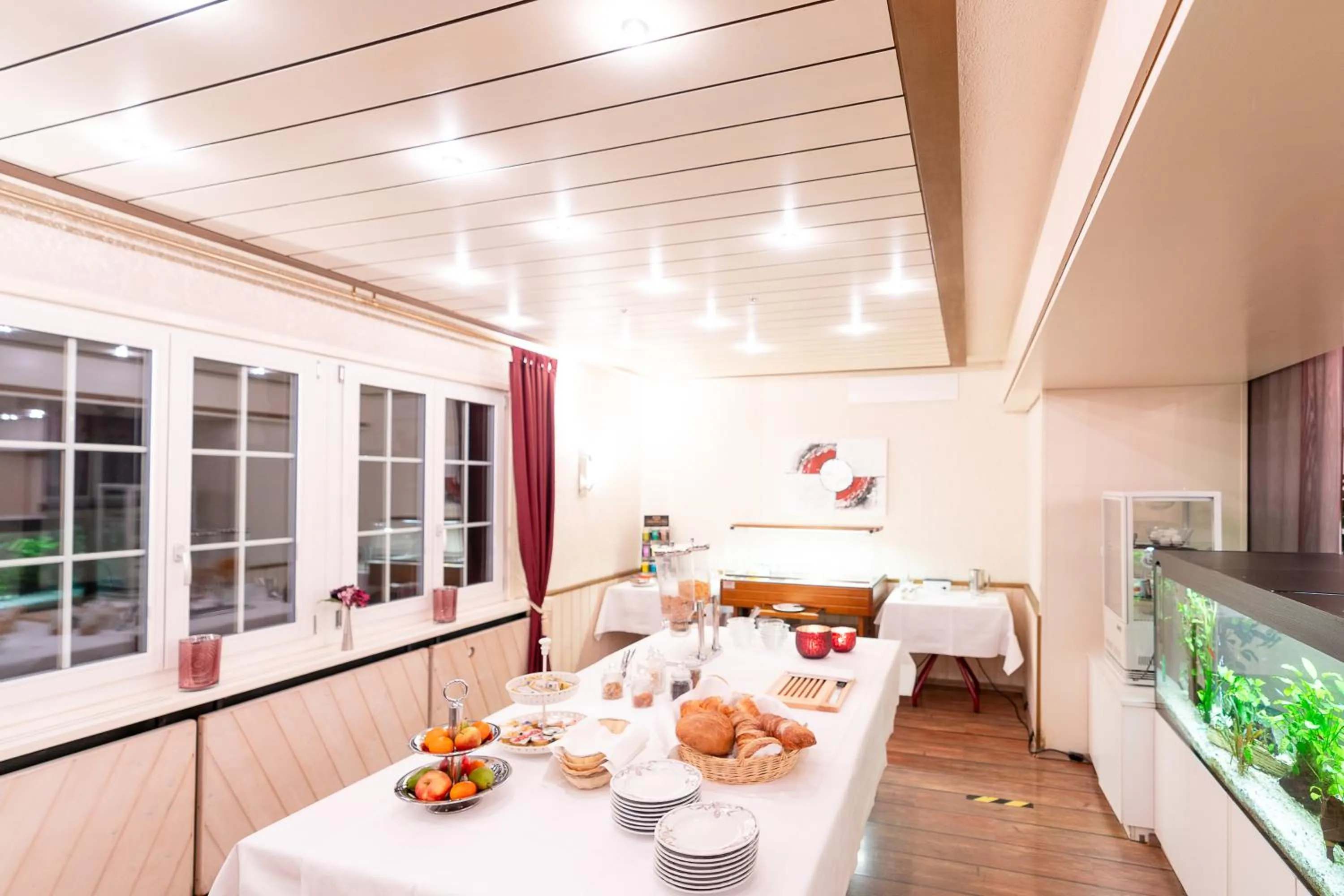 Breakfast, Bed in Hotel Landhaus Adler