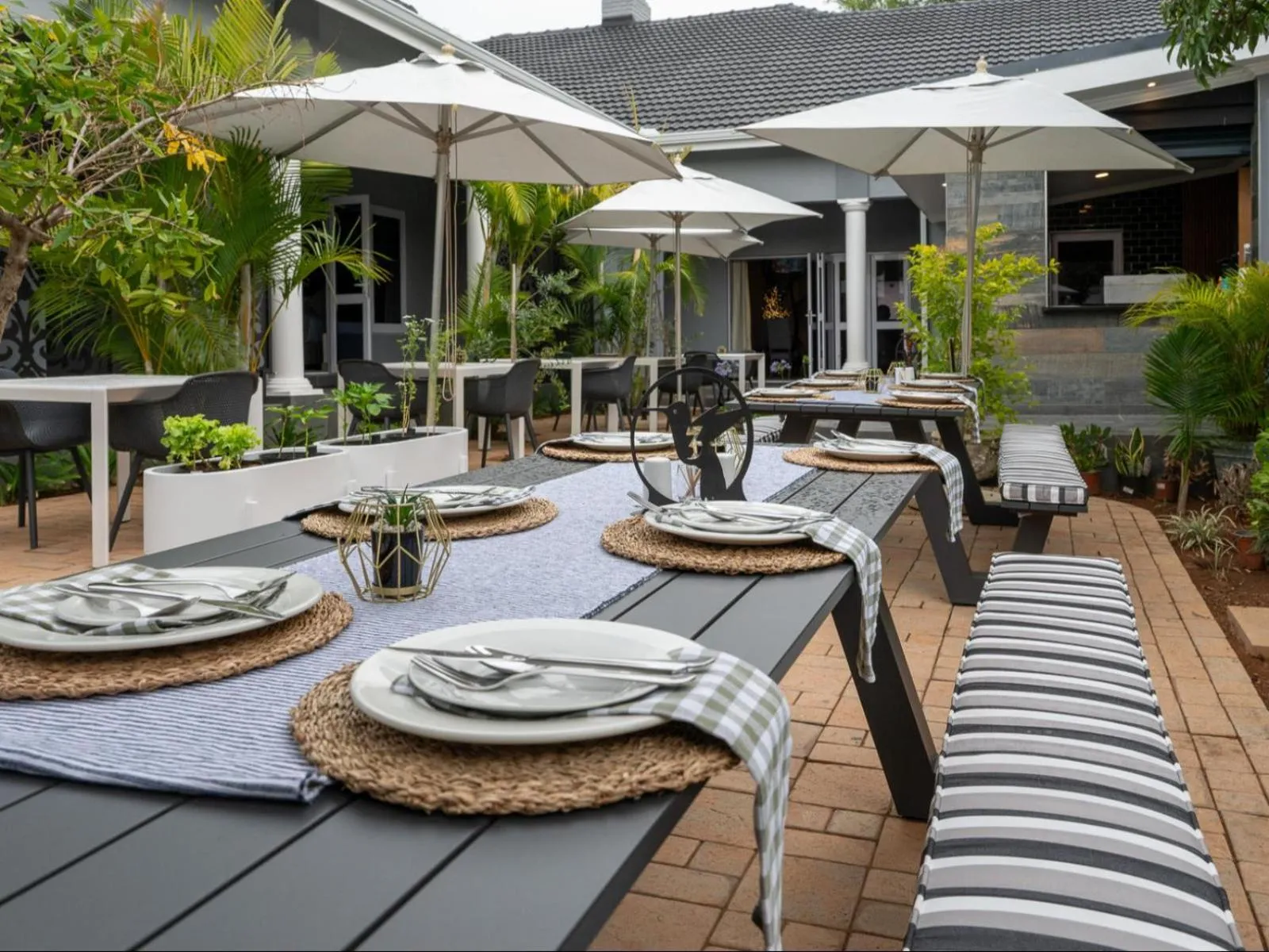 Dining area in Familia Guesthouse & Boutique Hotel