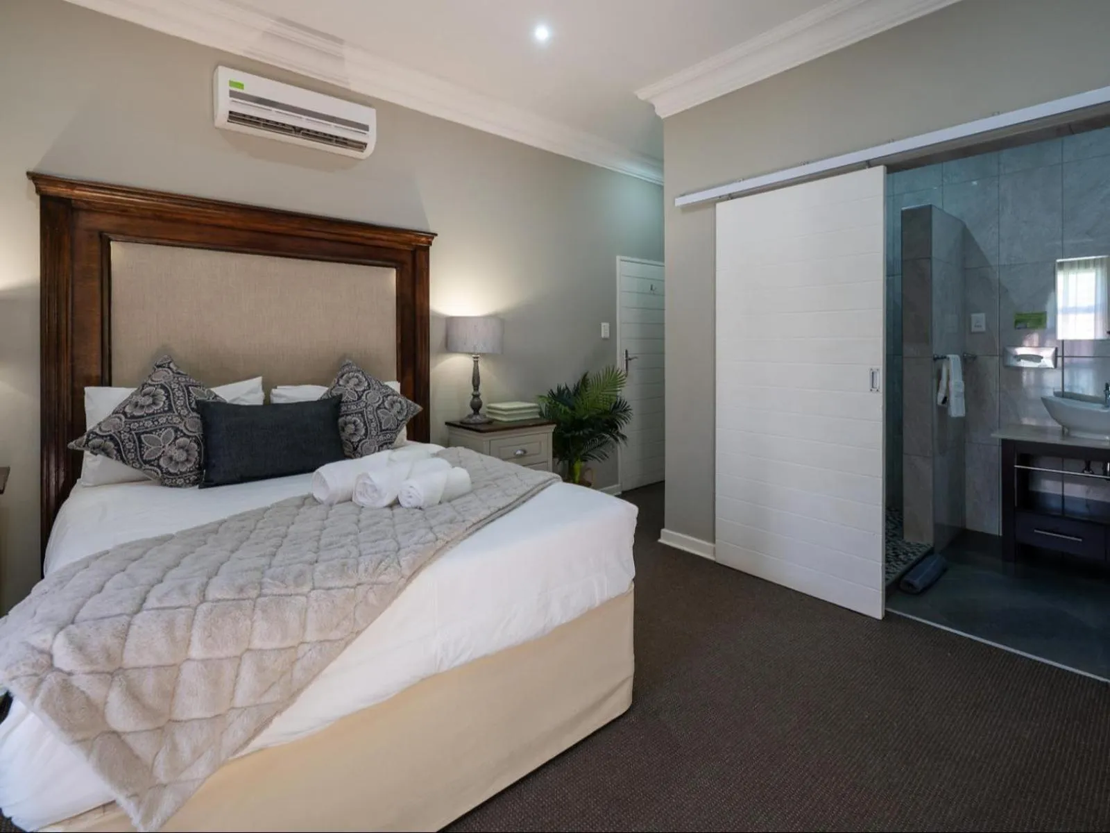 Bed in Familia Guesthouse & Boutique Hotel