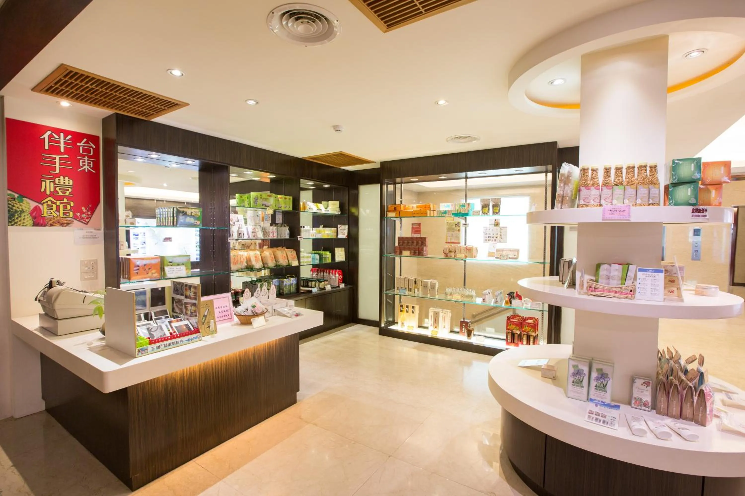 On-site shops in Dong Tair Spa Hotel