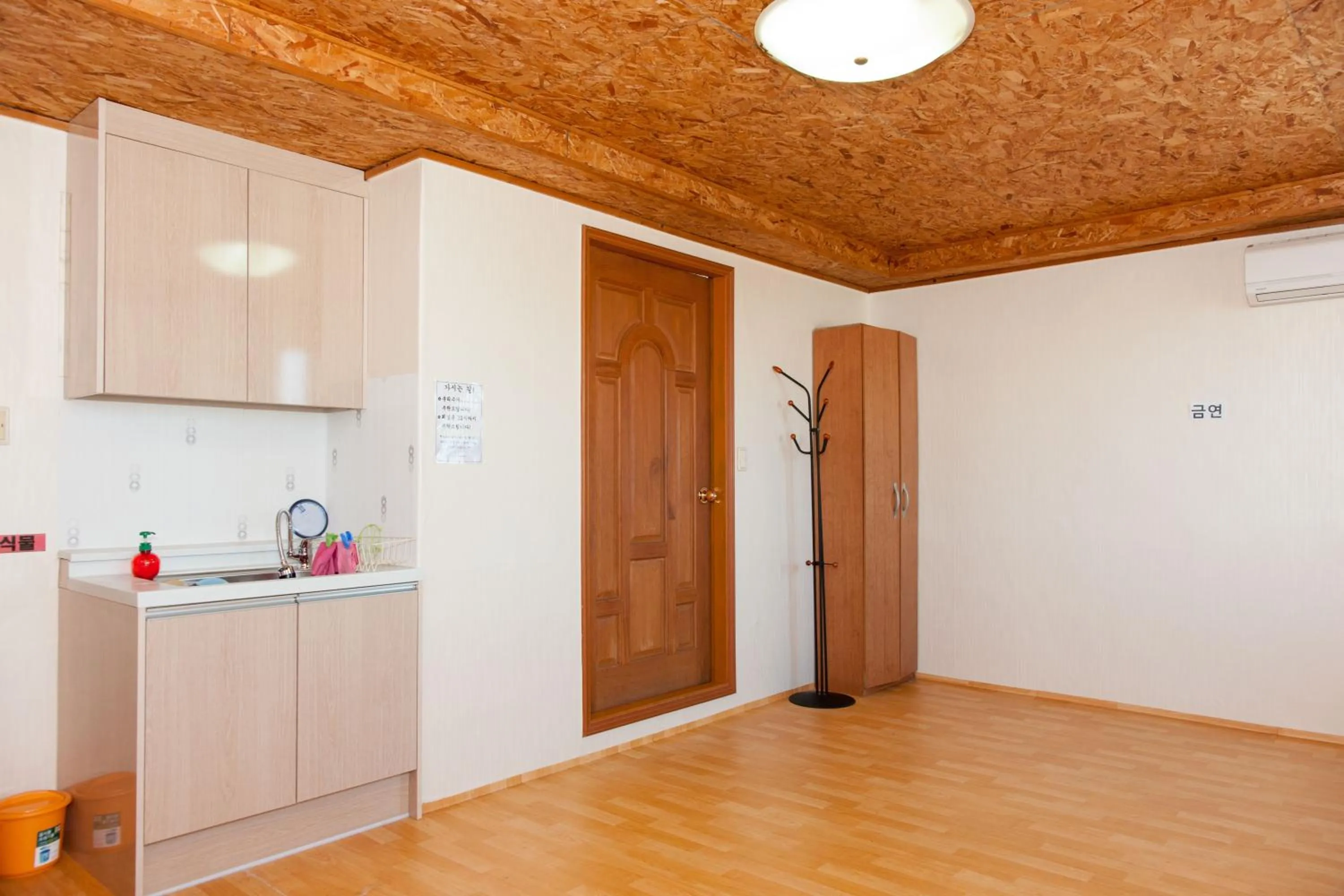 Decorative detail in Sunrise Pension