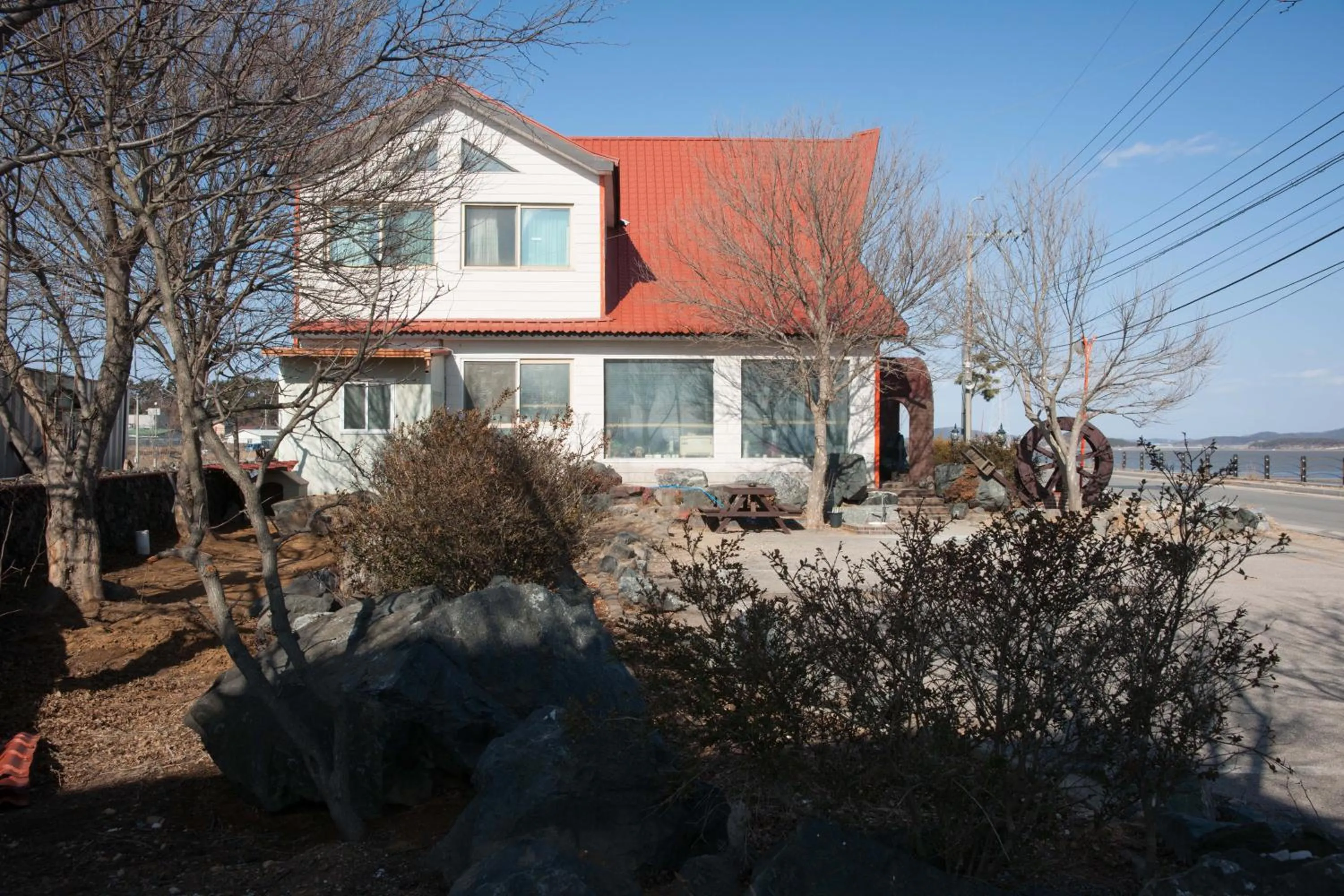 Facade/entrance in Sunrise Pension