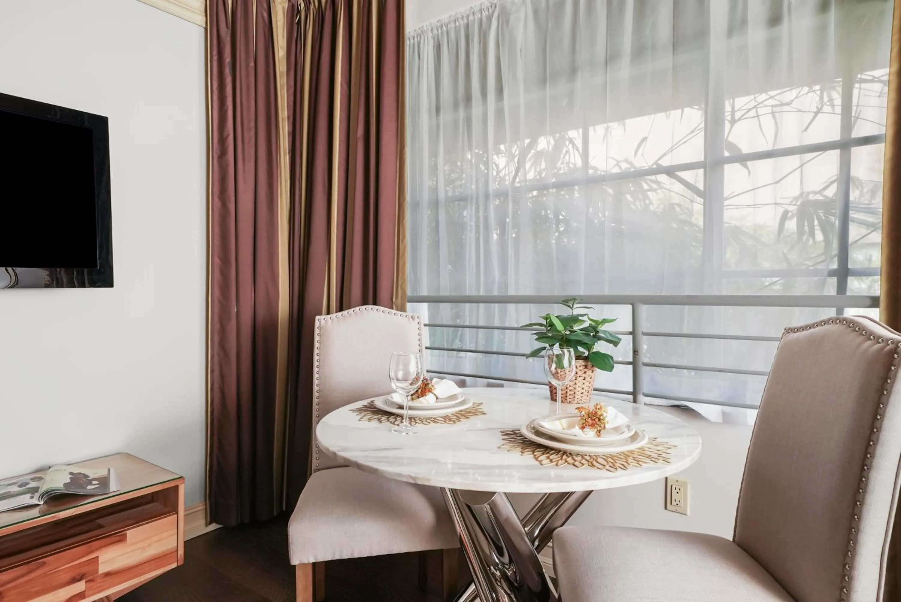 TV and multimedia in Riviera Suites