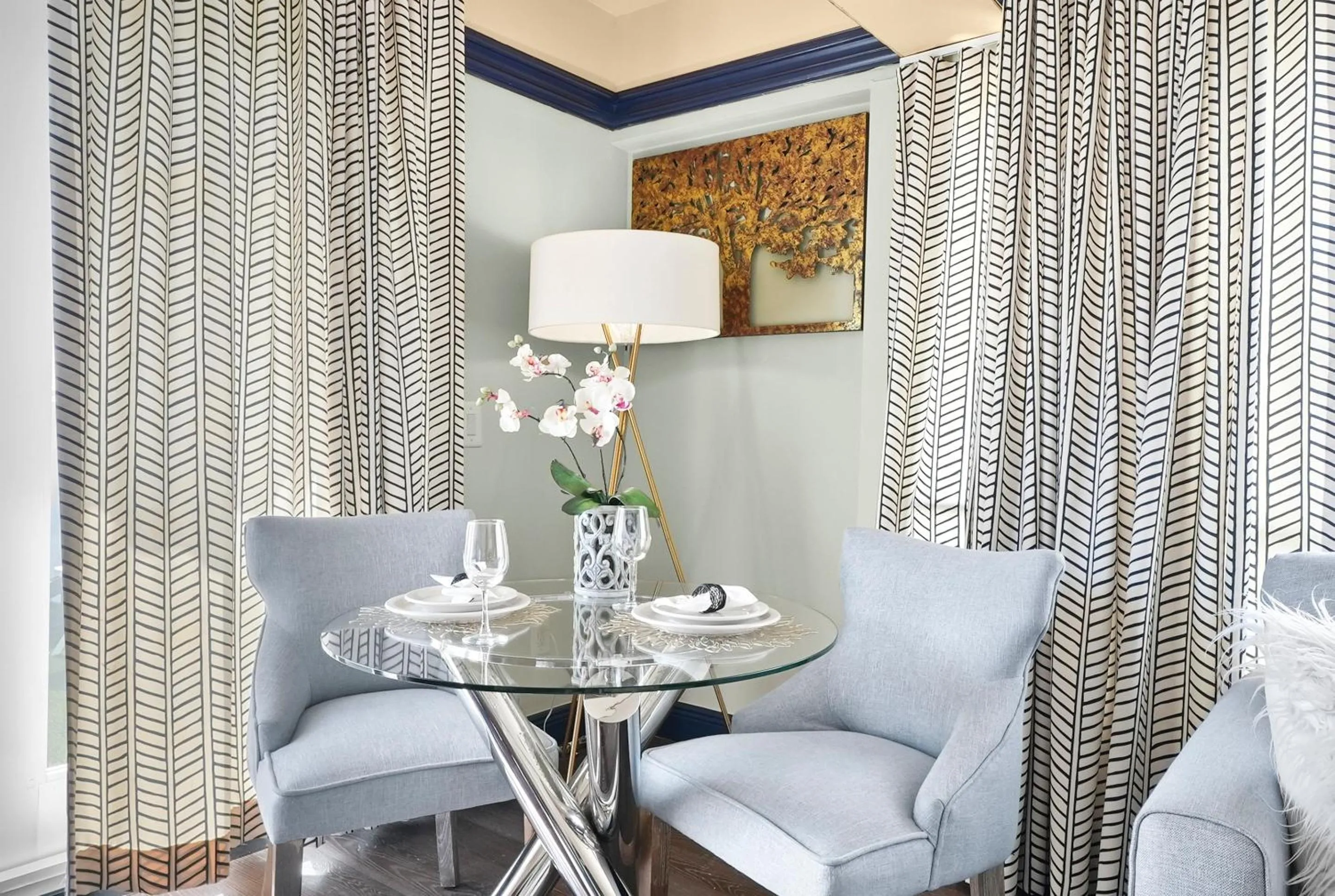 Dining area in Riviera Suites