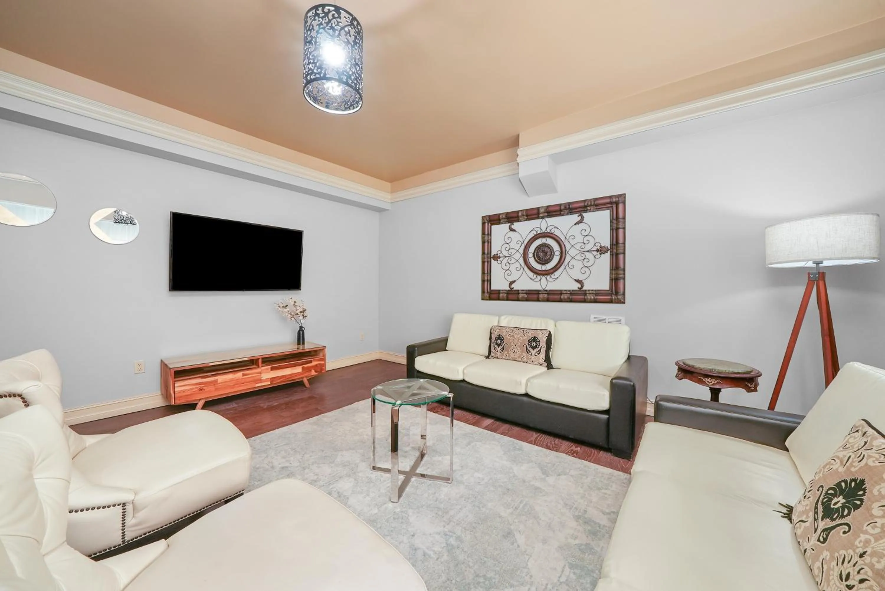 TV and multimedia in Riviera Suites