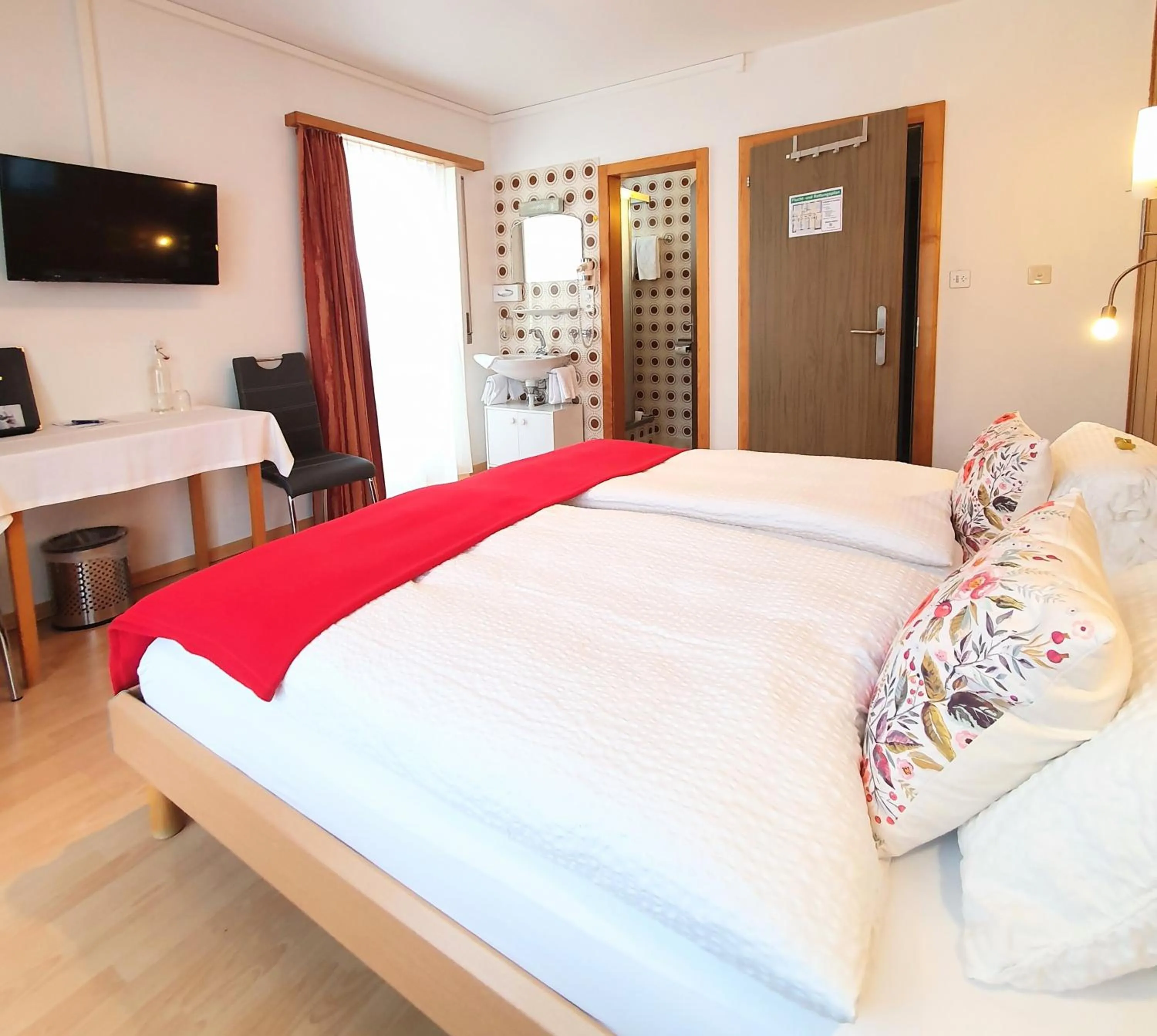 Photo of the whole room, Bed in Hotel-Restaurant Grina