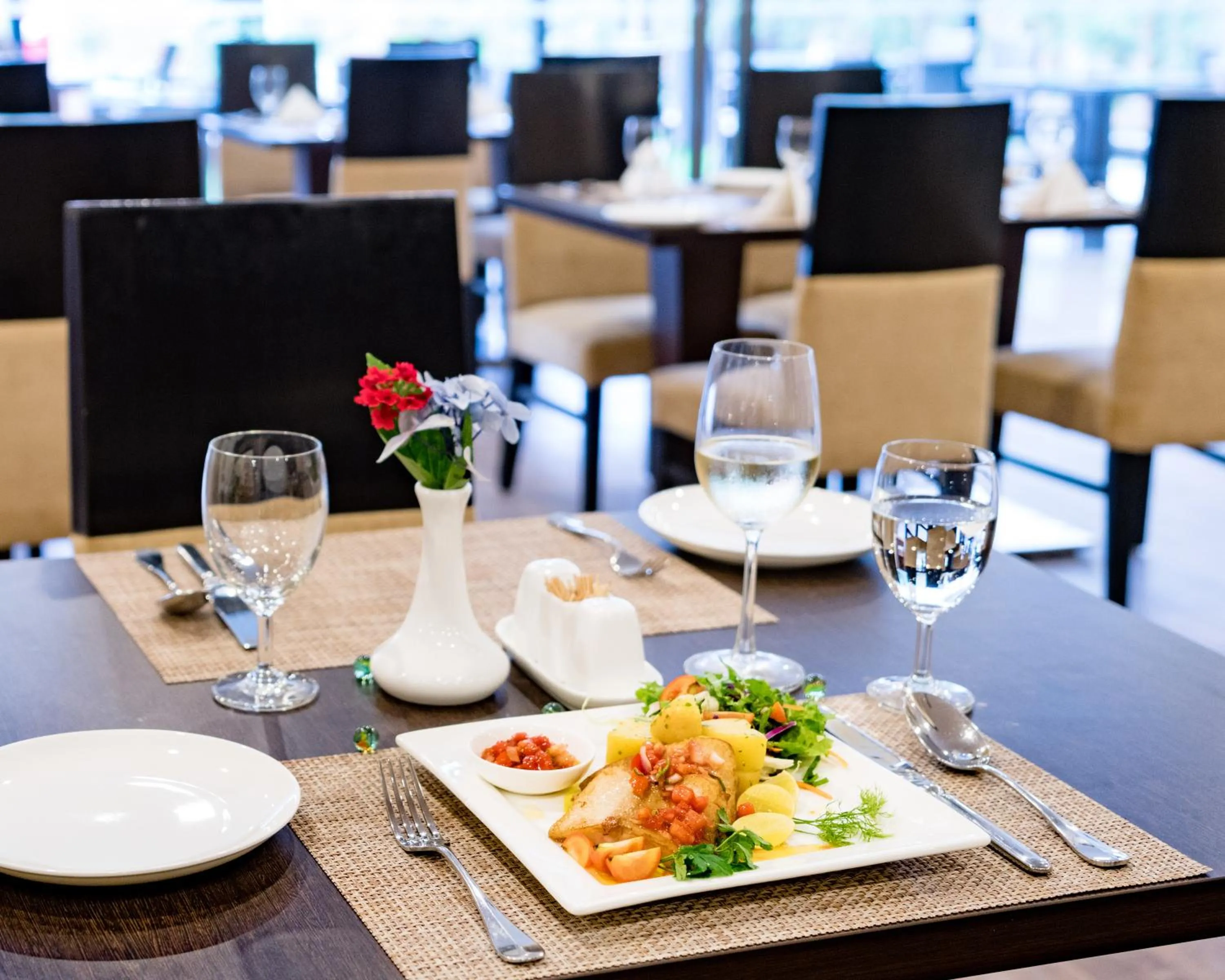 Restaurant/places to eat in Hotel Mulberry