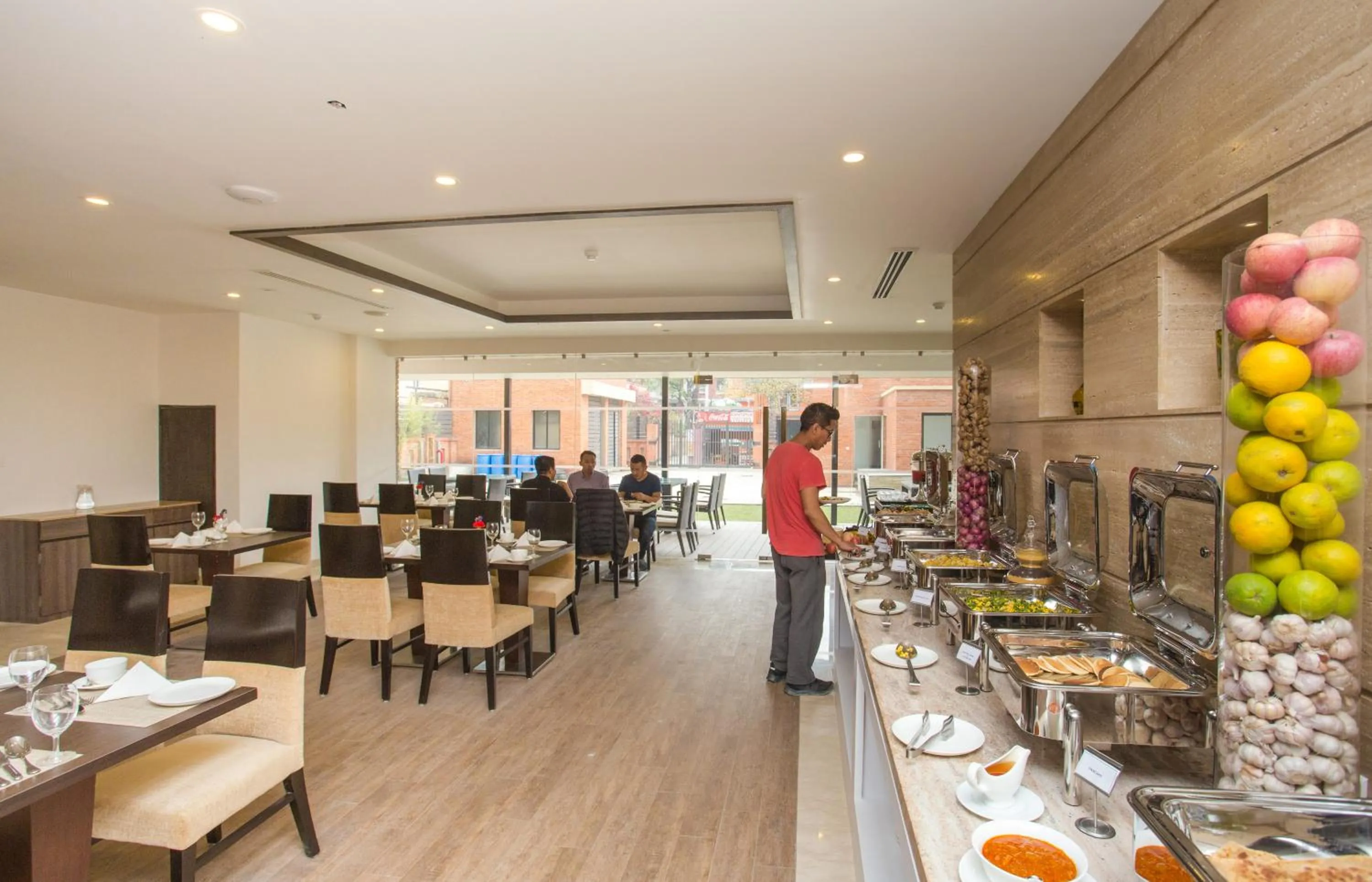Restaurant/places to eat in Hotel Mulberry