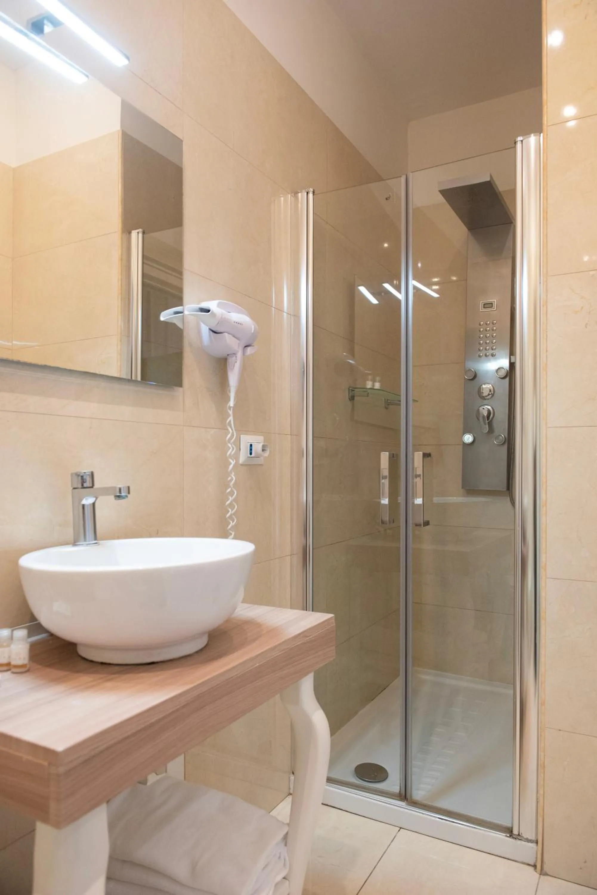 Shower in Certosa Suite