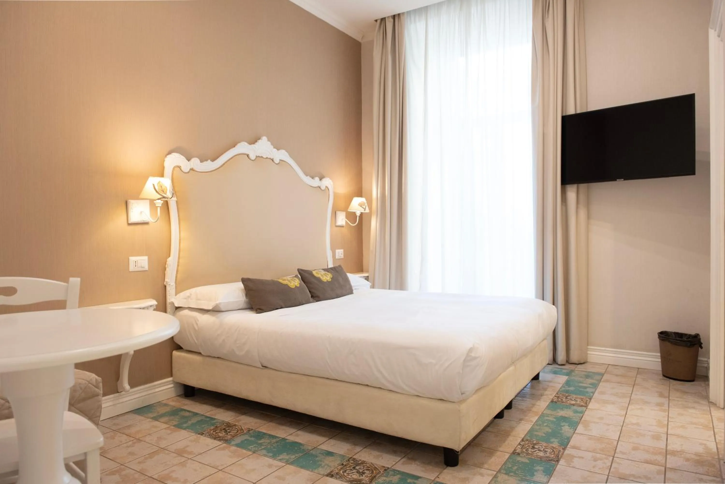 Photo of the whole room, Bed in Certosa Suite