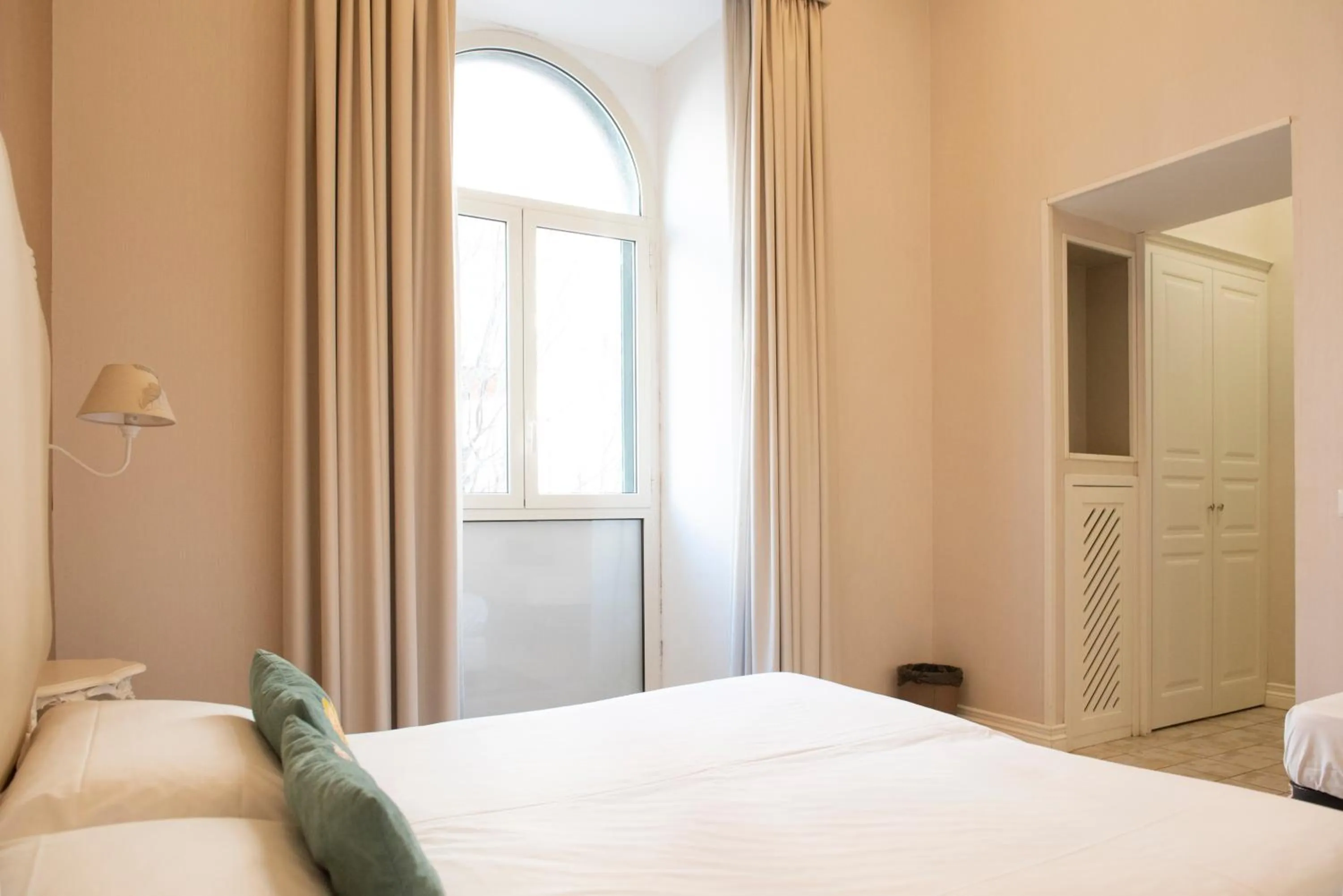 Photo of the whole room, Bed in Certosa Suite