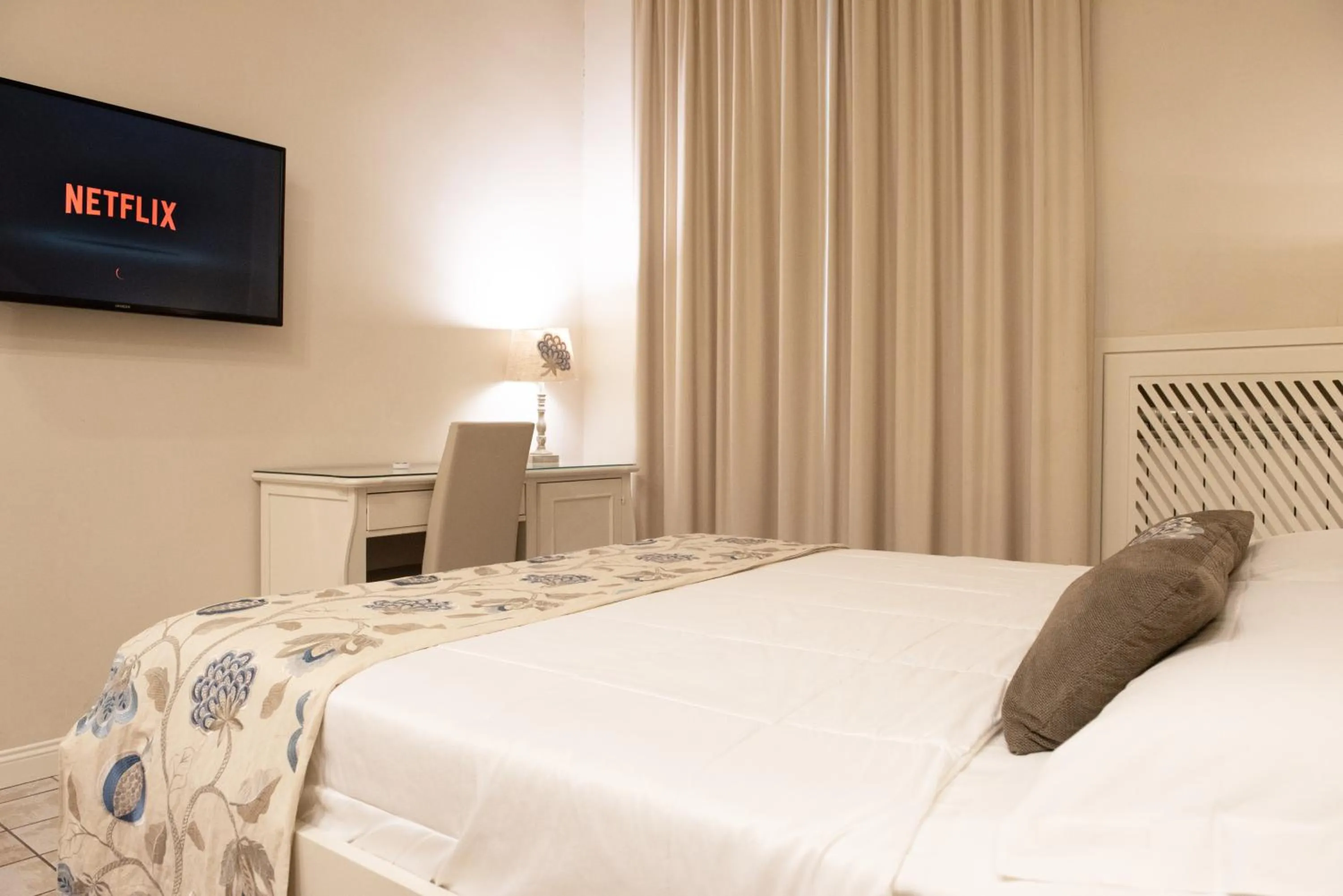 TV and multimedia, Bed in Certosa Suite