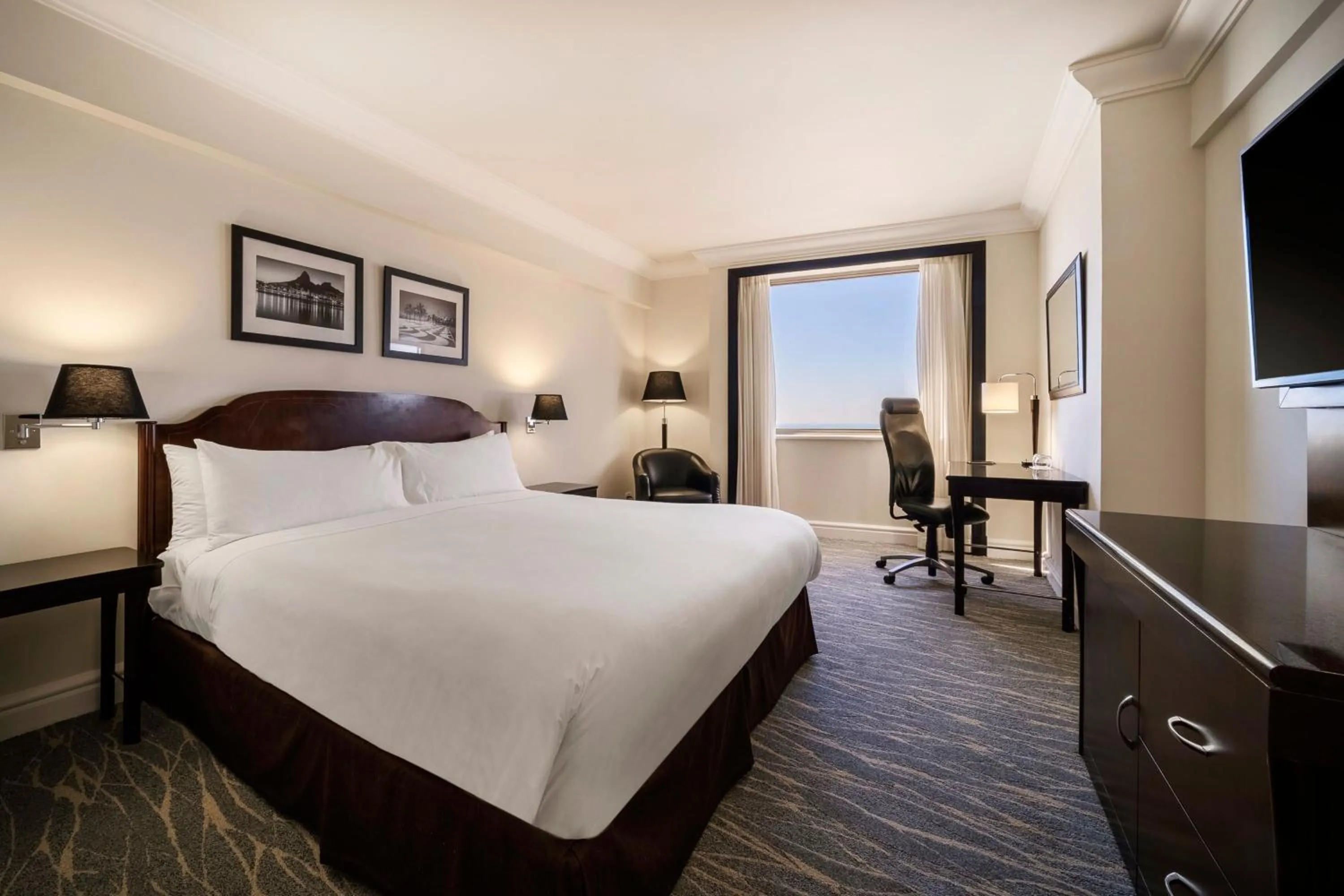 Photo of the whole room, Bed in JW Marriott Rio de Janeiro