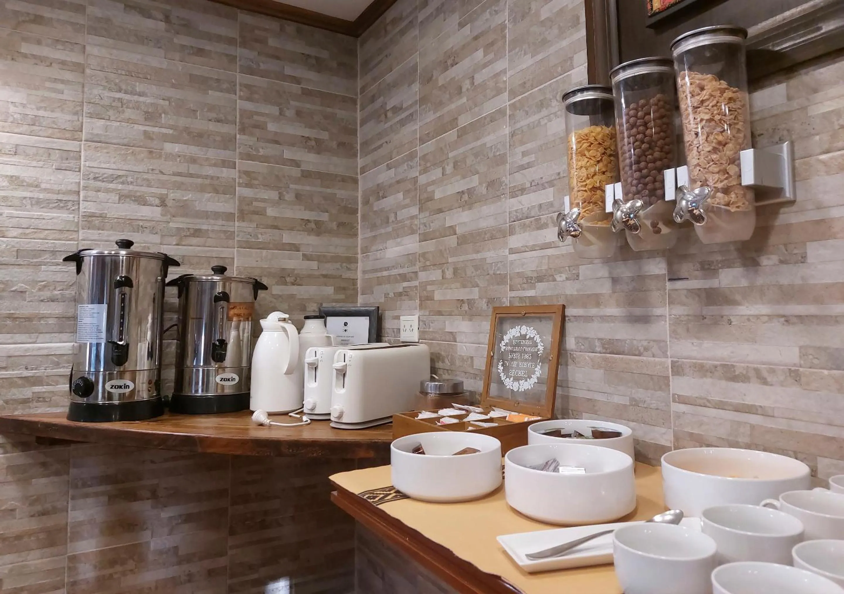 Coffee/tea facilities in Hostería Austral