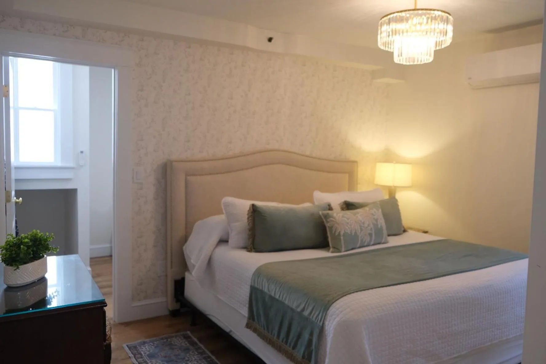 Bed in America's Cup Inn Newport