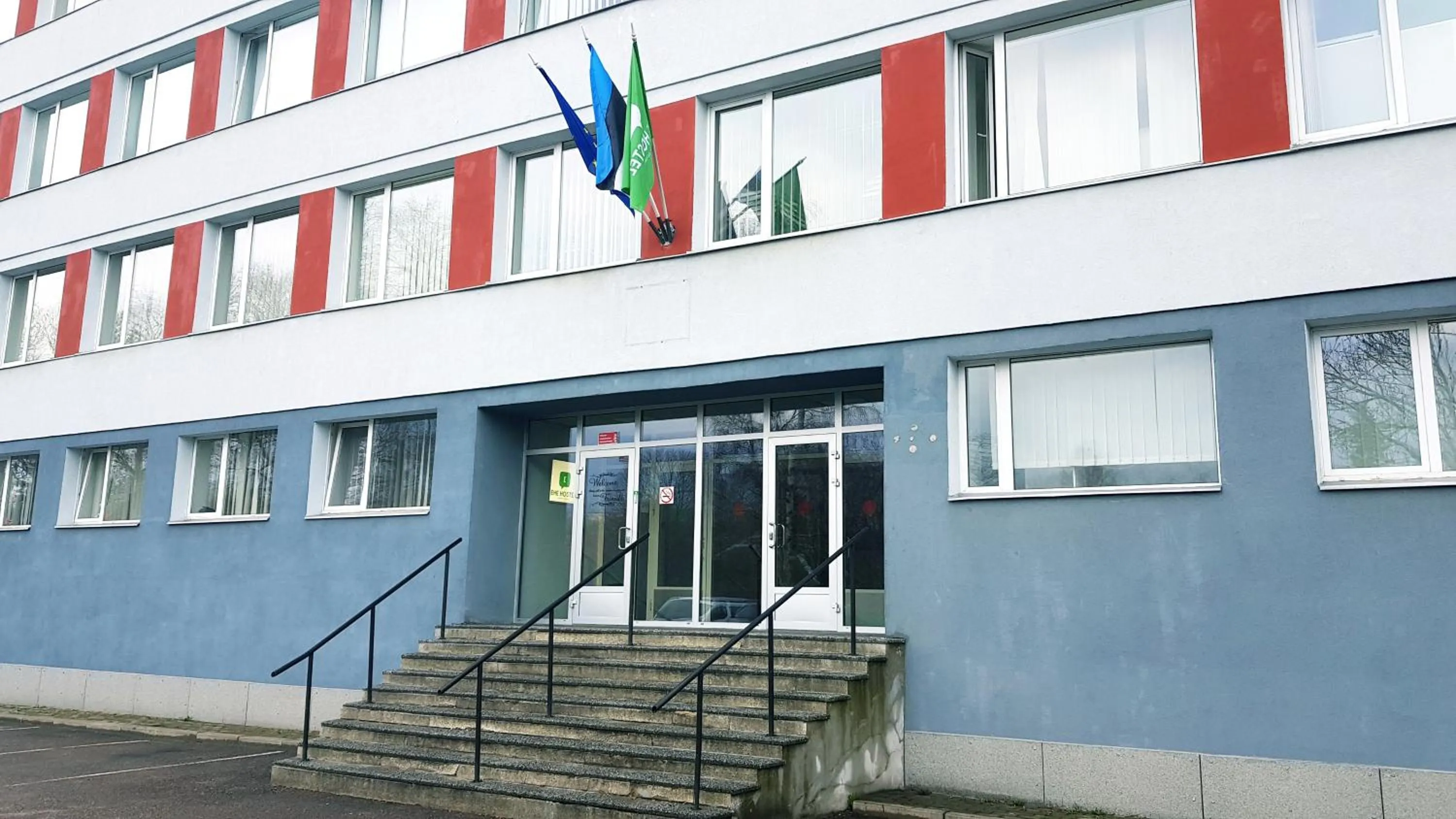Facade/entrance in EHE Hostel