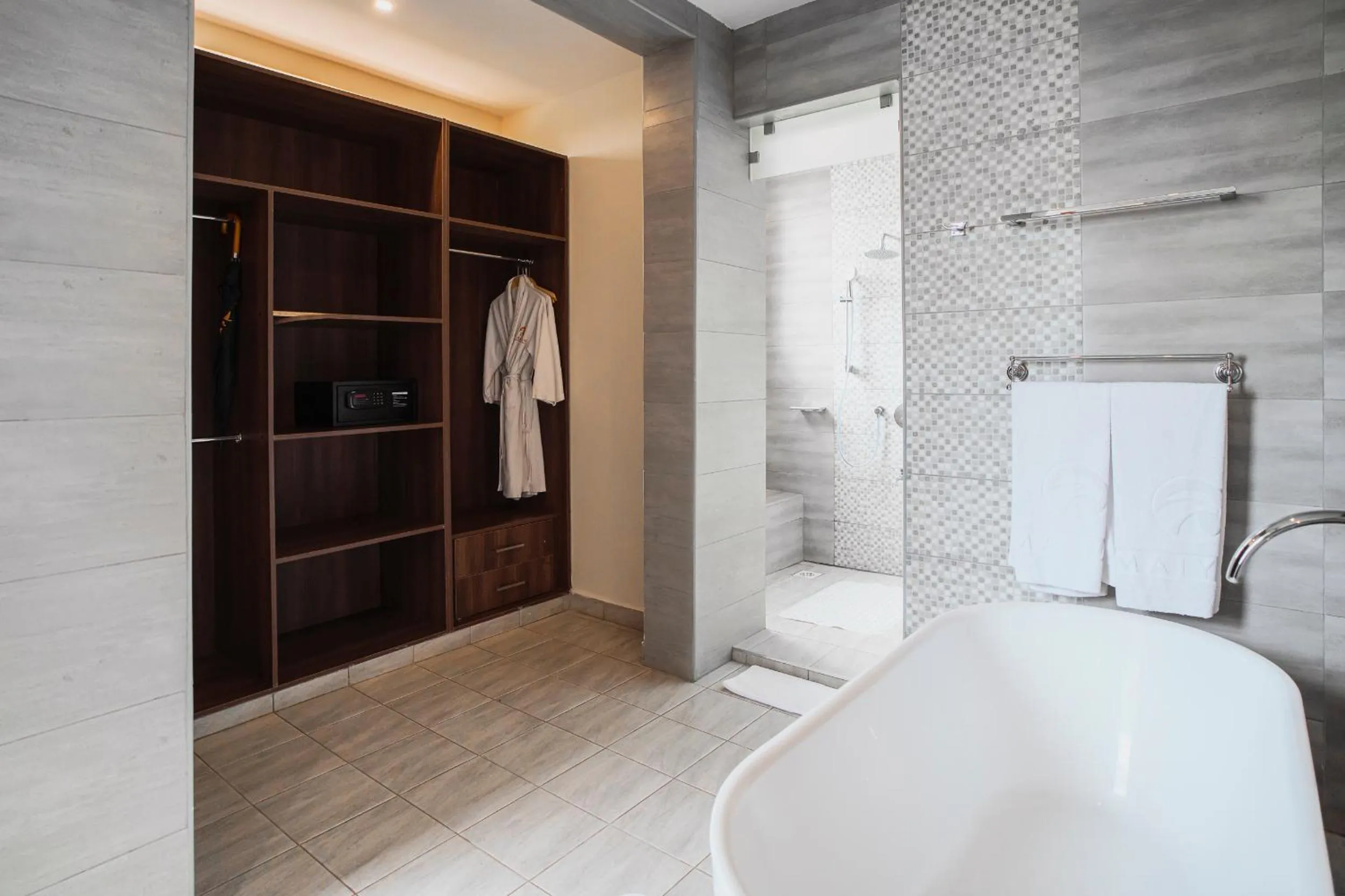 Bathroom, Bed in Maiyan Nanyuki