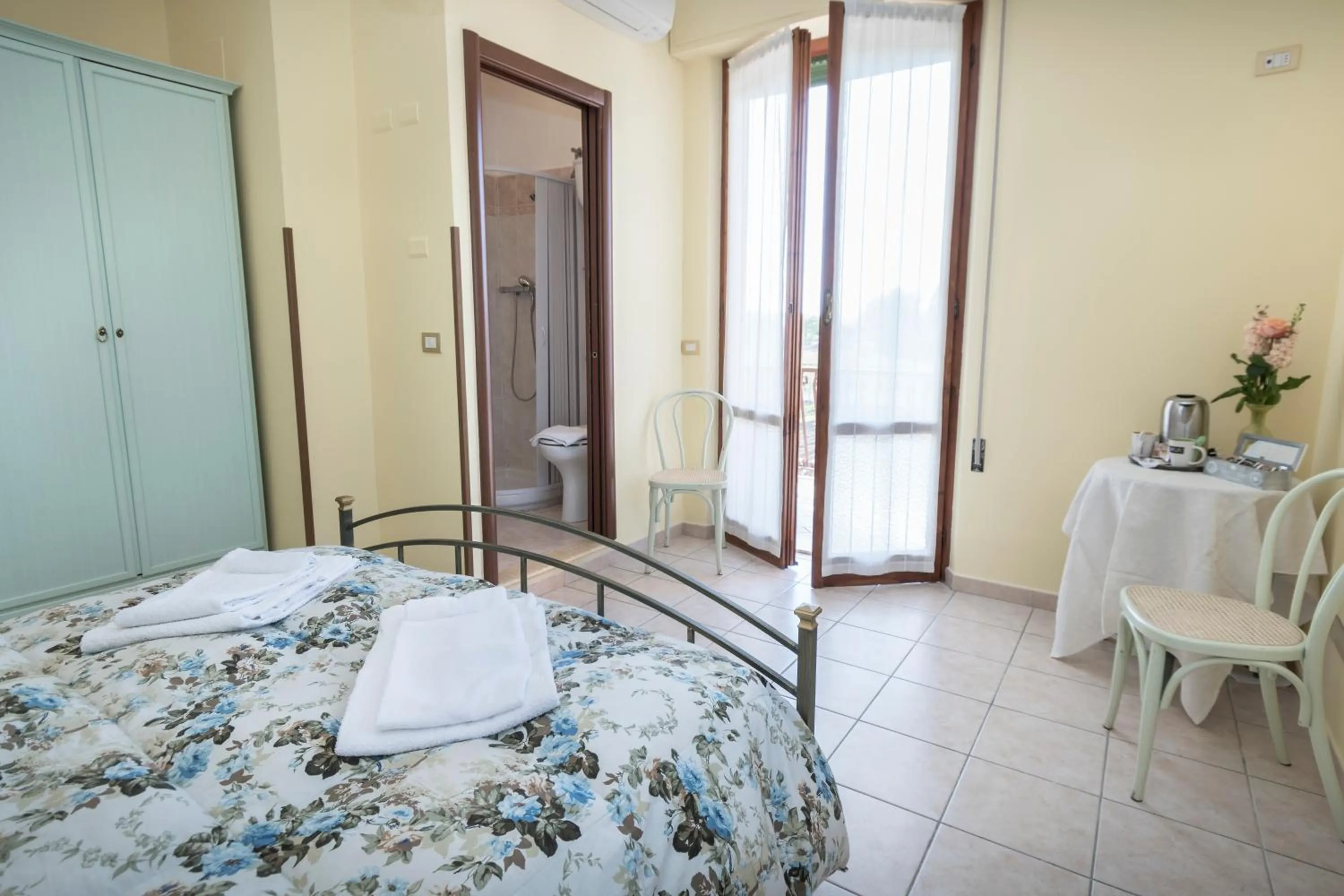 Bathroom, Bed in Camere Mariella