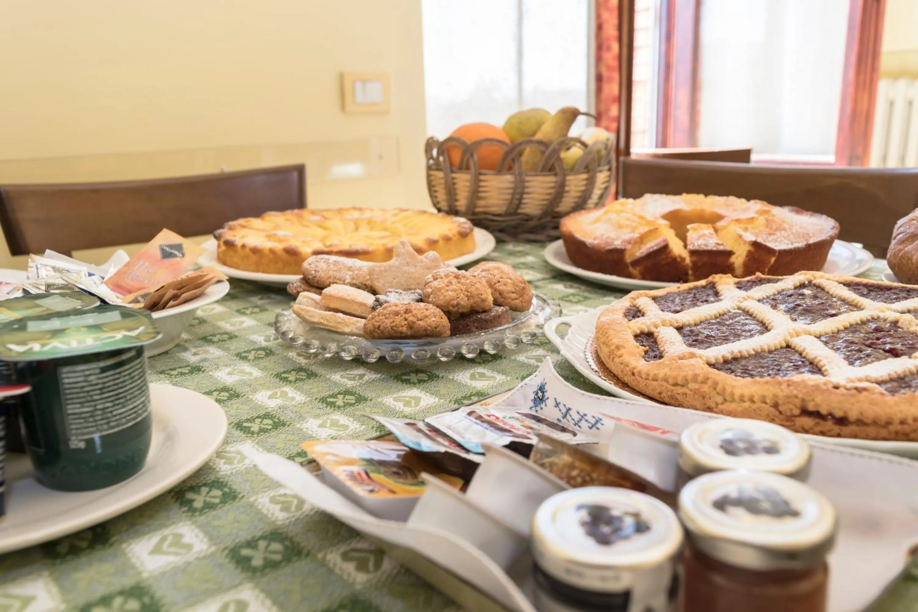 Communal lounge/ TV room in Camere Mariella